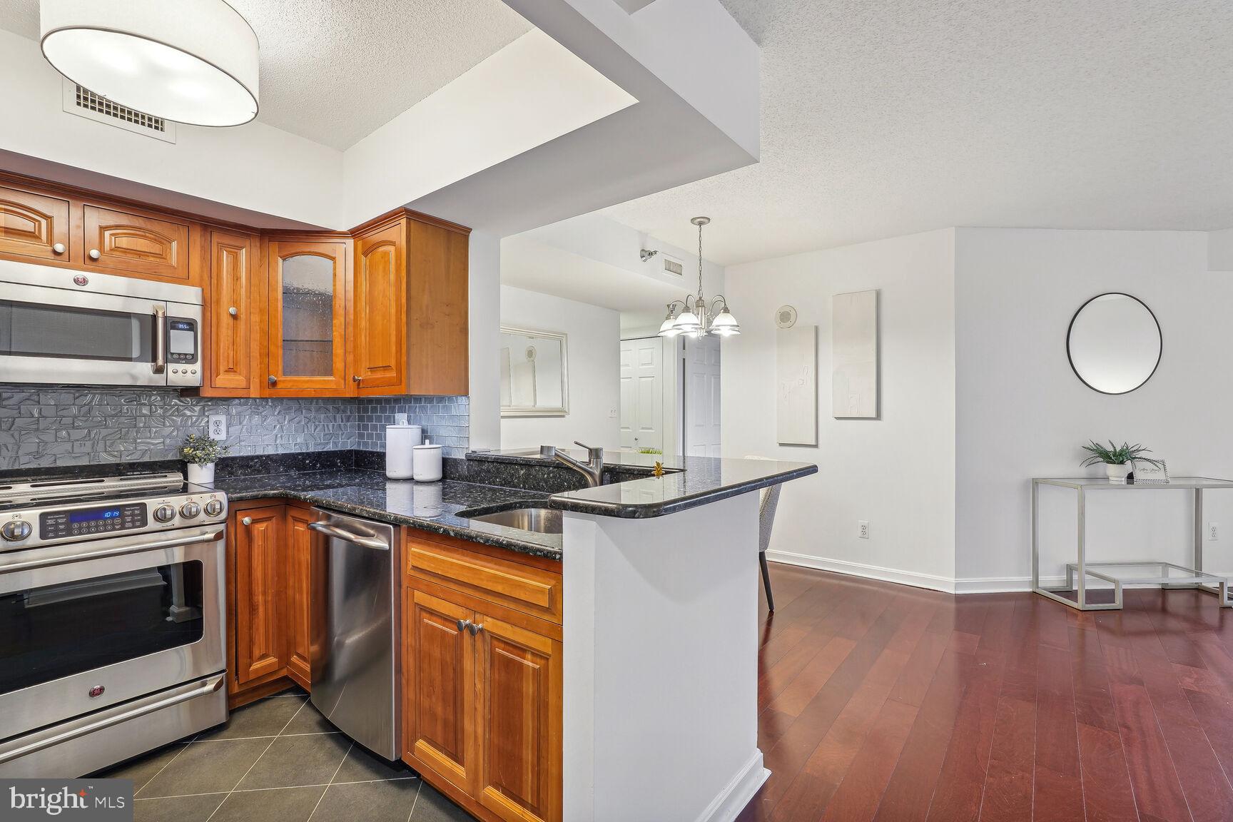 2400 Clarendon Blvd #401