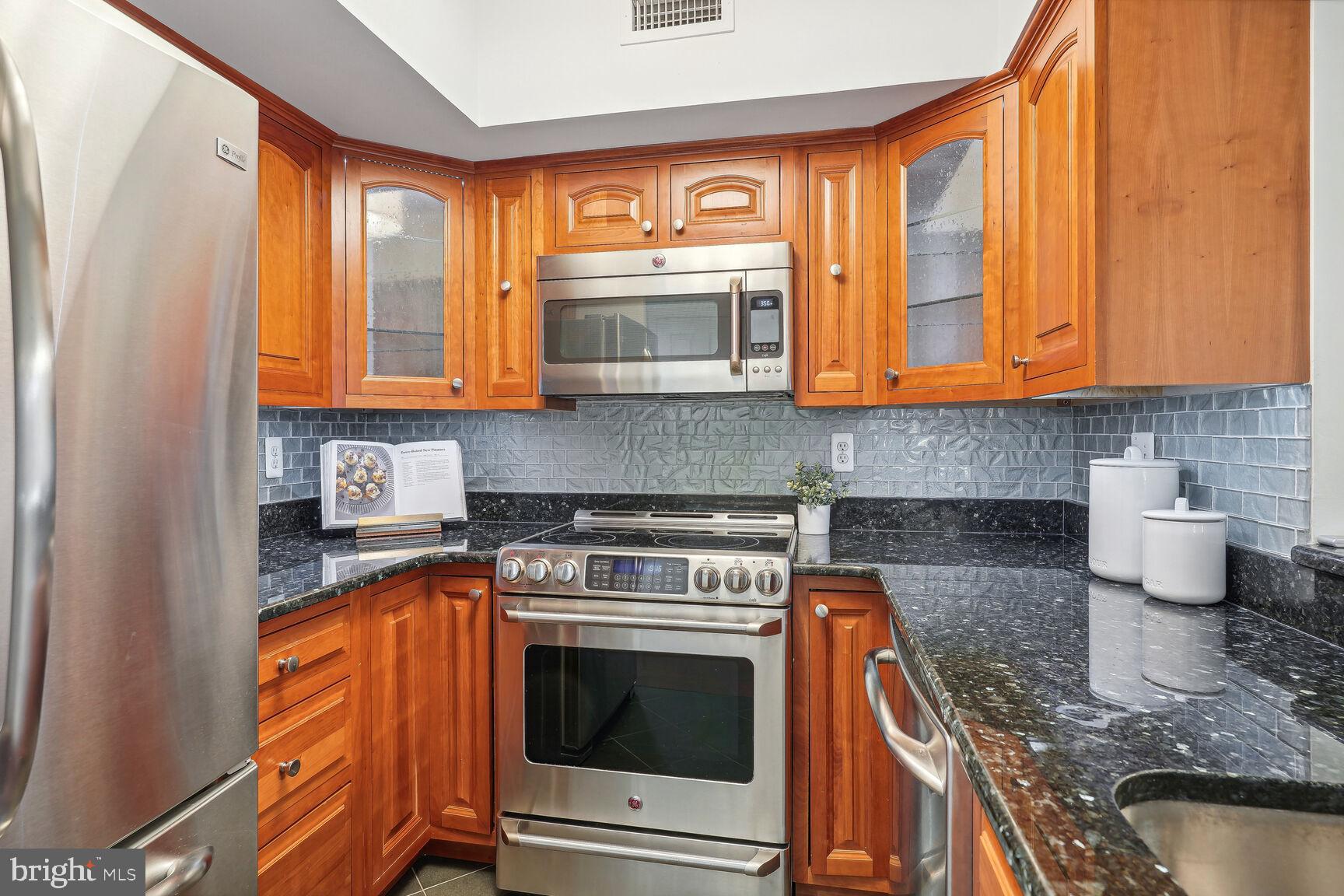 2400 Clarendon Blvd #401