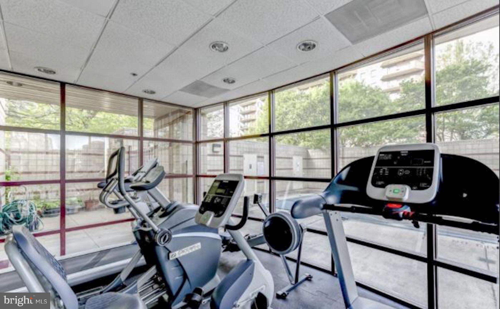 2400 Clarendon Blvd #401