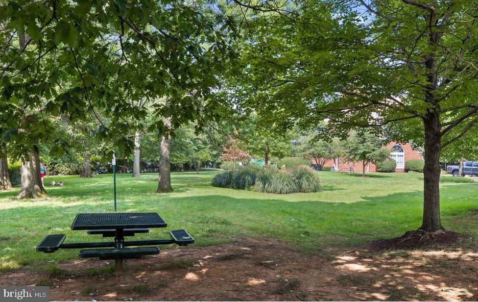 202 N George Mason Dr N #202-2