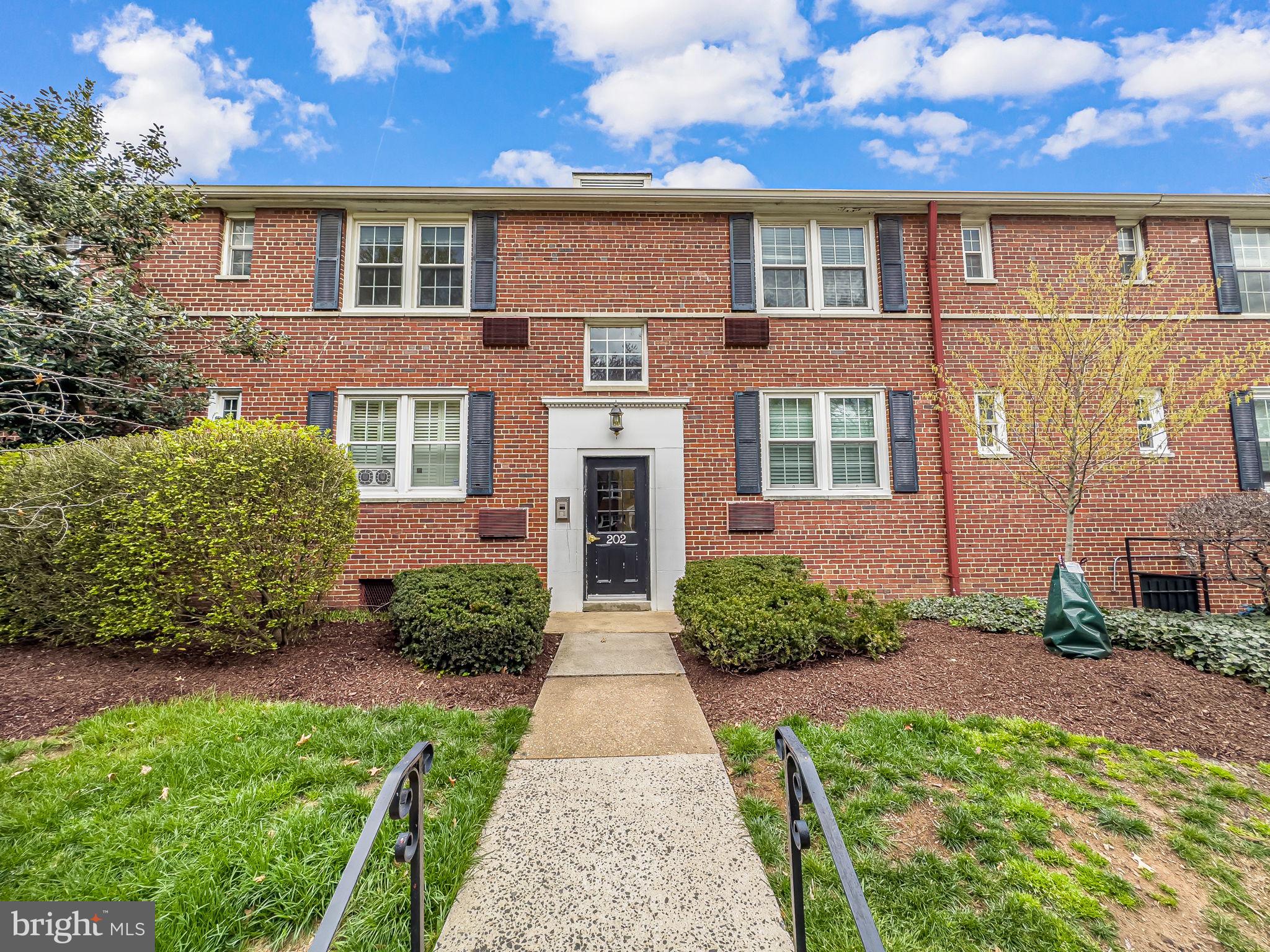 202 N George Mason Dr N #202-2