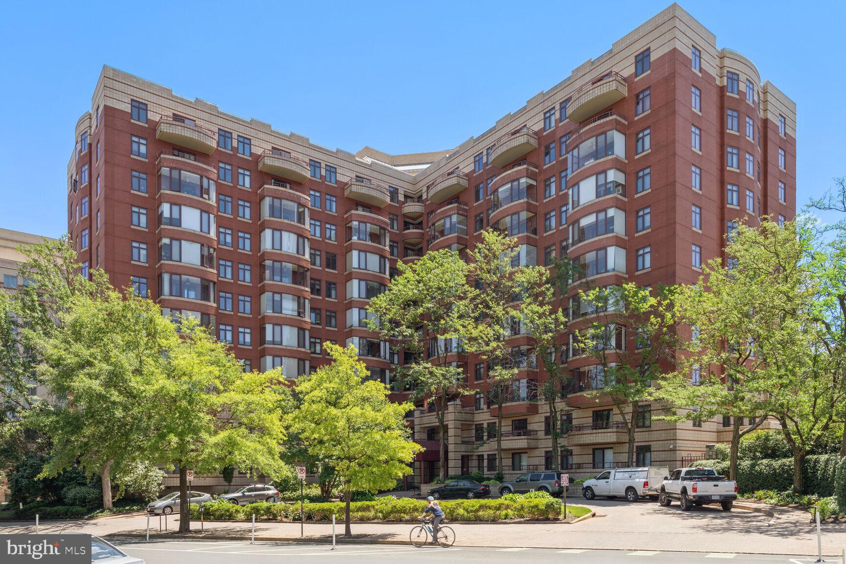 2400 Clarendon Blvd #201