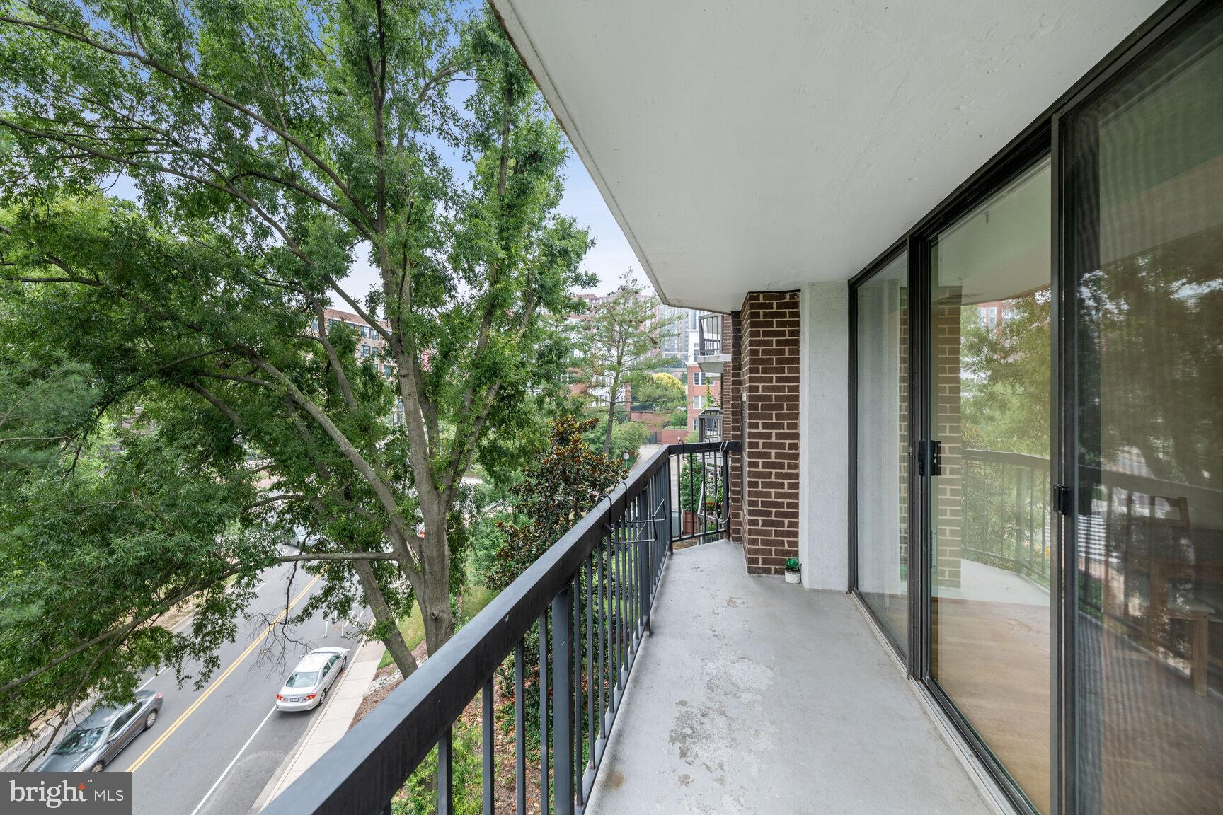 1401 N RHODES ST #406