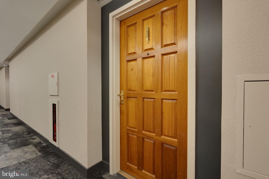 1530 Key Blvd #205