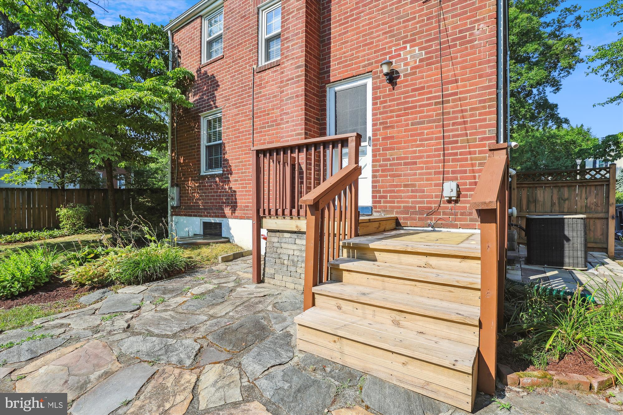 329 N Greenbrier St