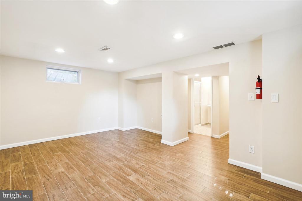329 N Greenbrier St