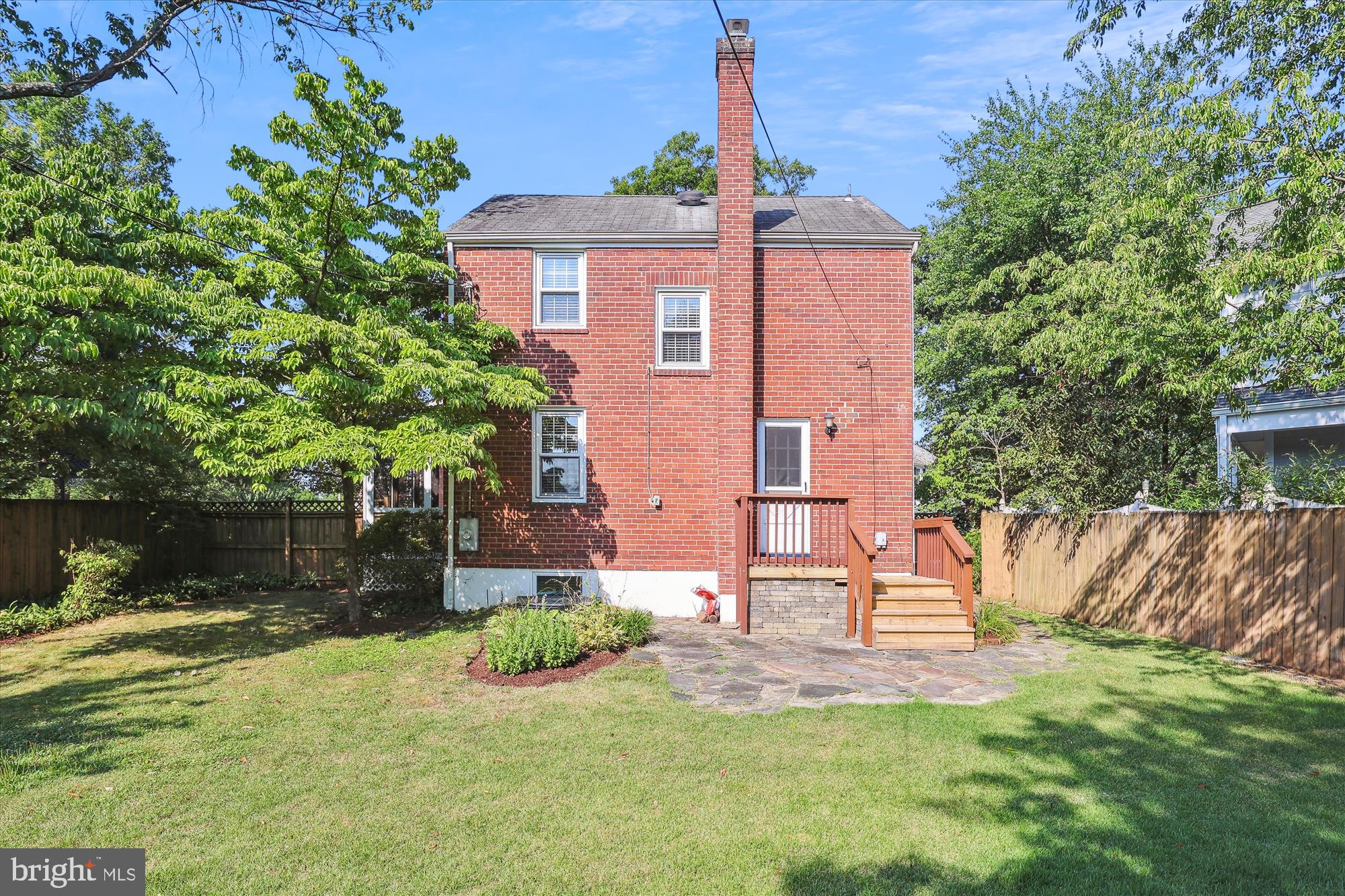 329 N Greenbrier St