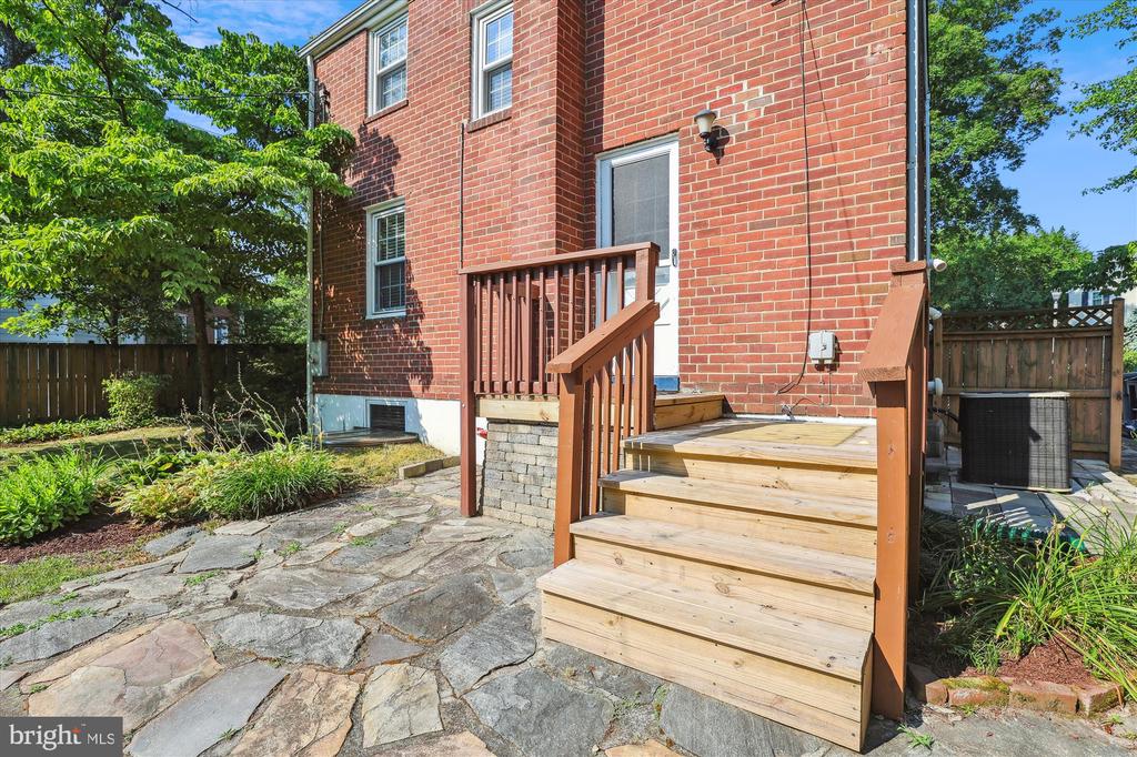 329 N Greenbrier St