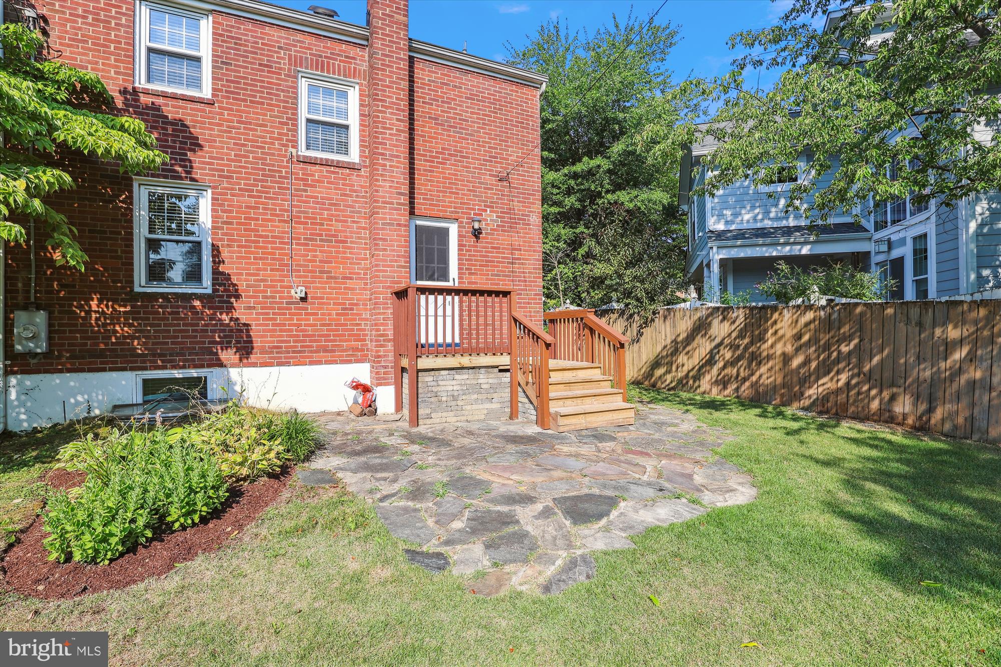 329 N Greenbrier St