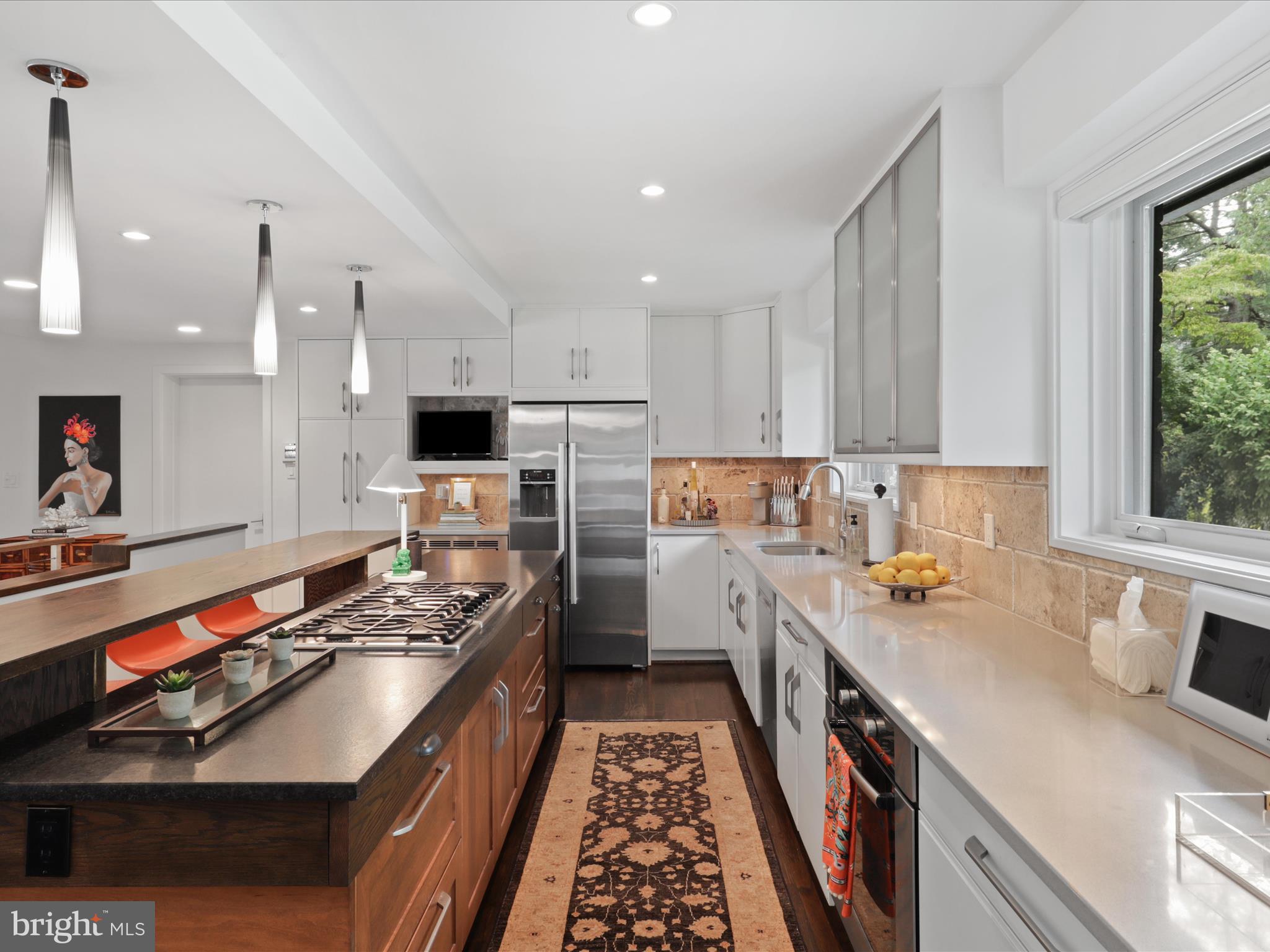 3033 N OAKLAND STREET