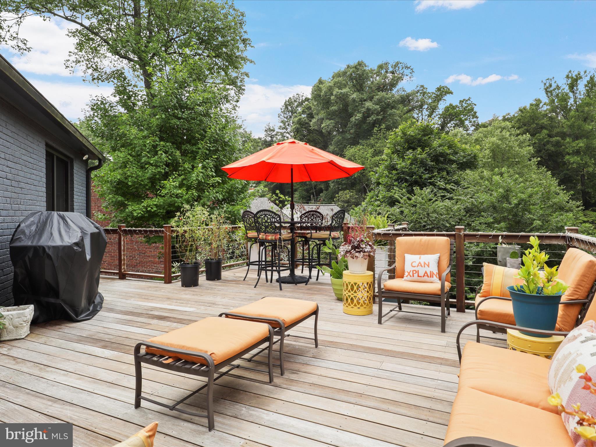 3033 N OAKLAND STREET