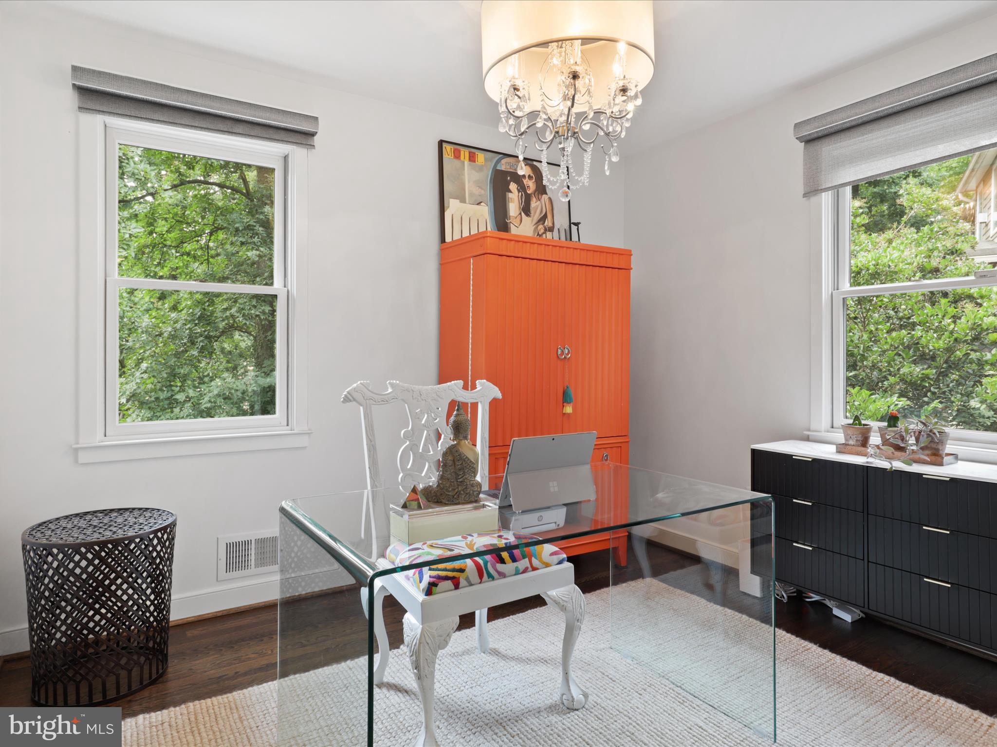 3033 N OAKLAND STREET