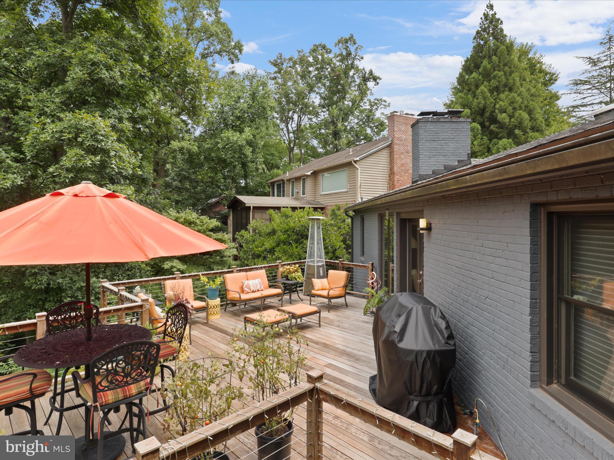 3033 N OAKLAND STREET