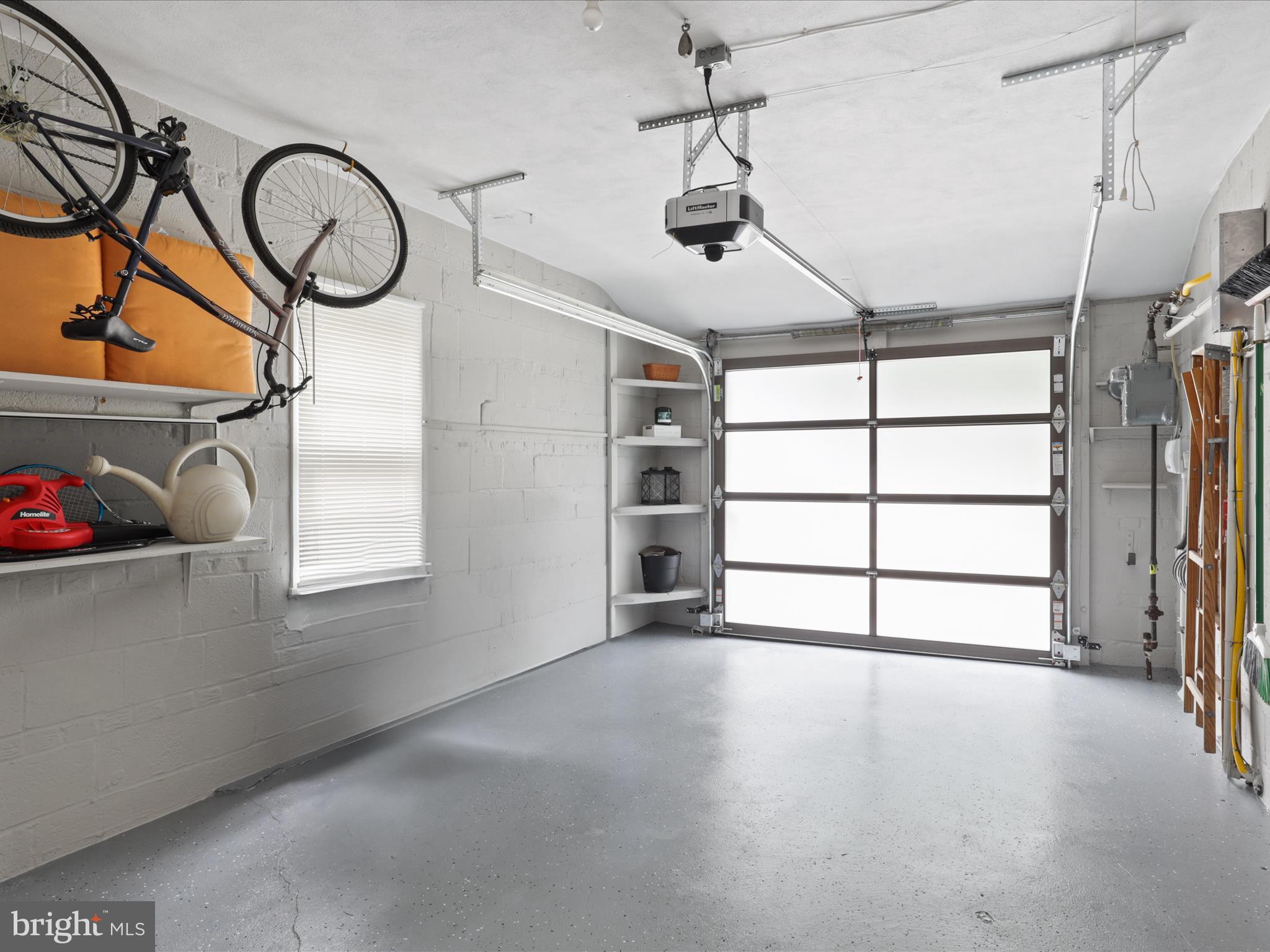 3033 N OAKLAND STREET