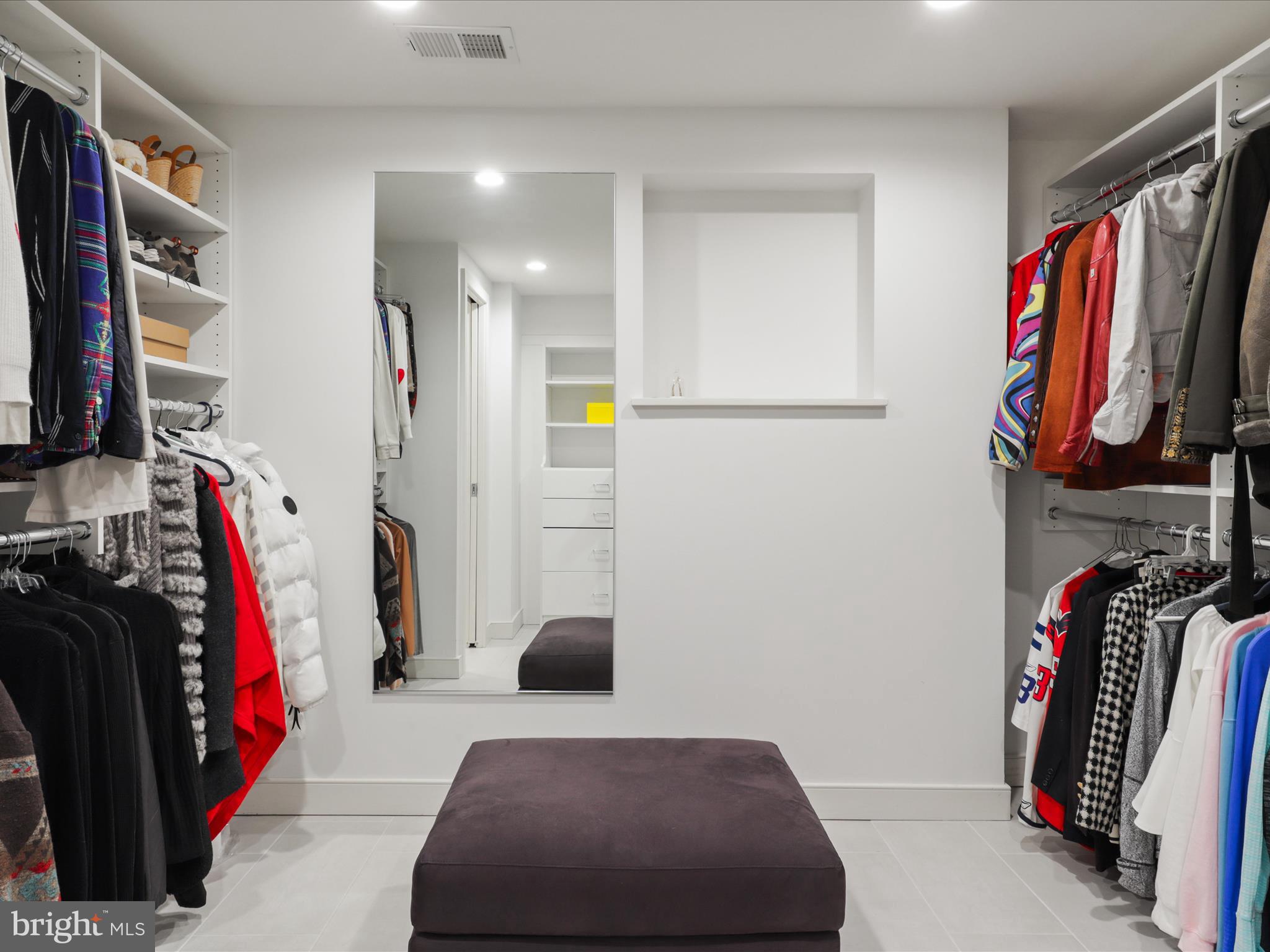 3033 N OAKLAND STREET