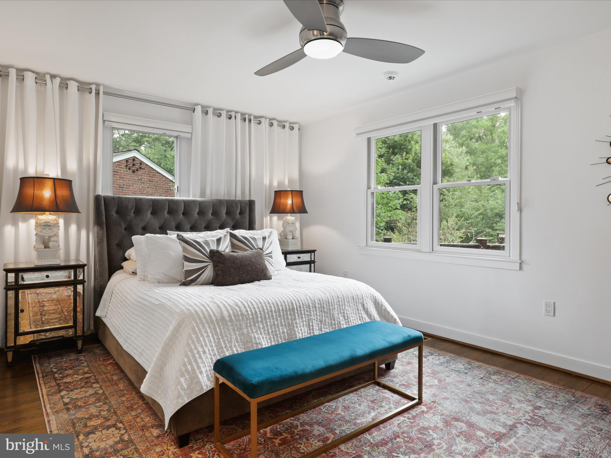 3033 N OAKLAND STREET