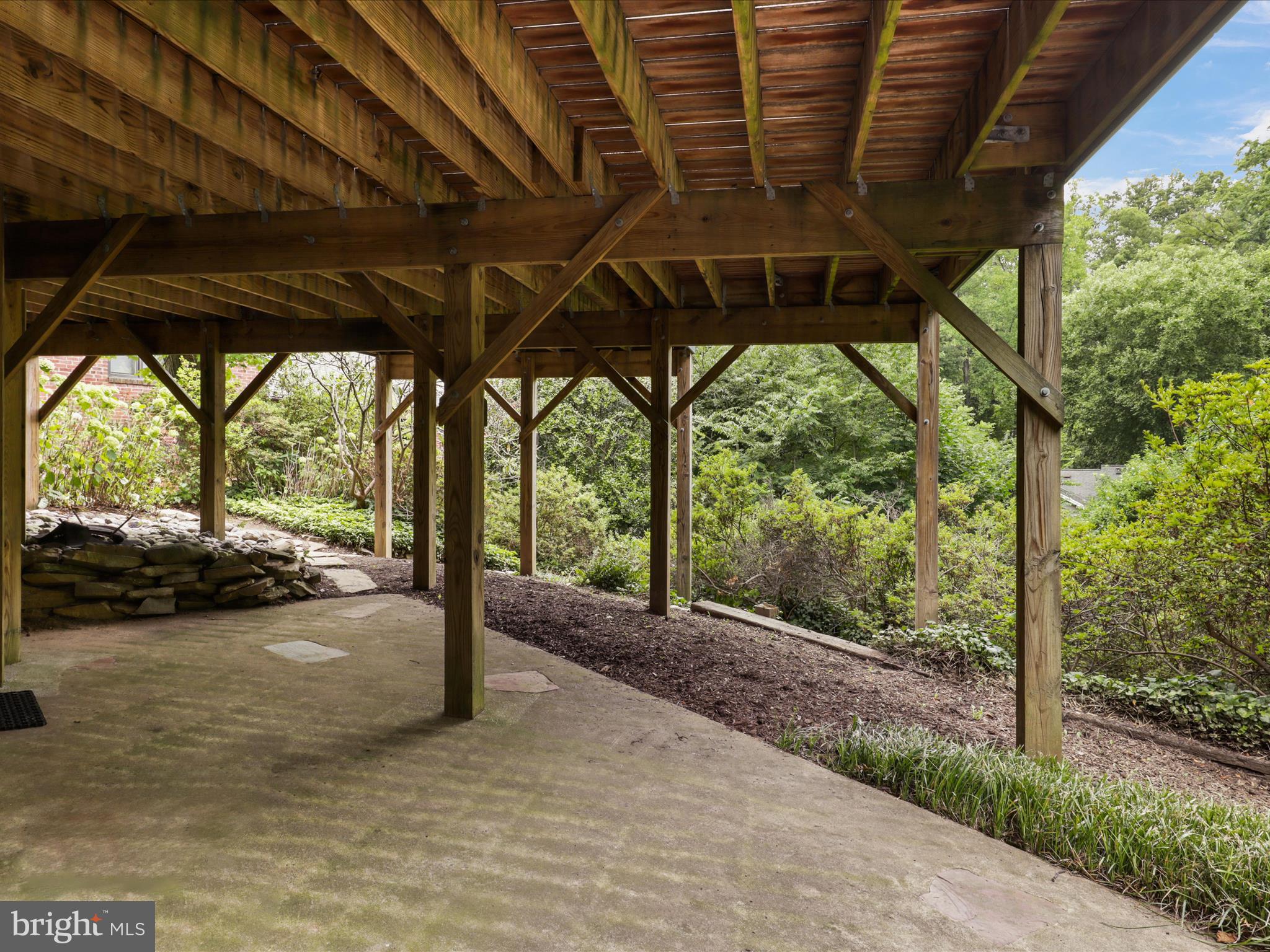 3033 N OAKLAND STREET