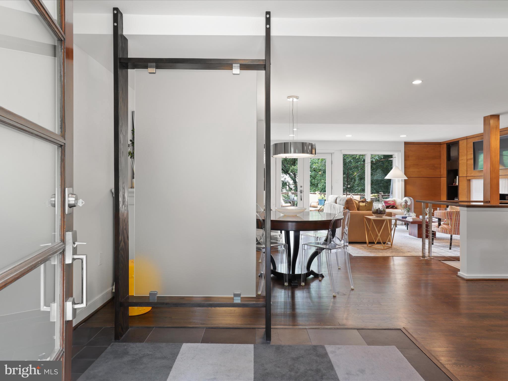 3033 N OAKLAND STREET