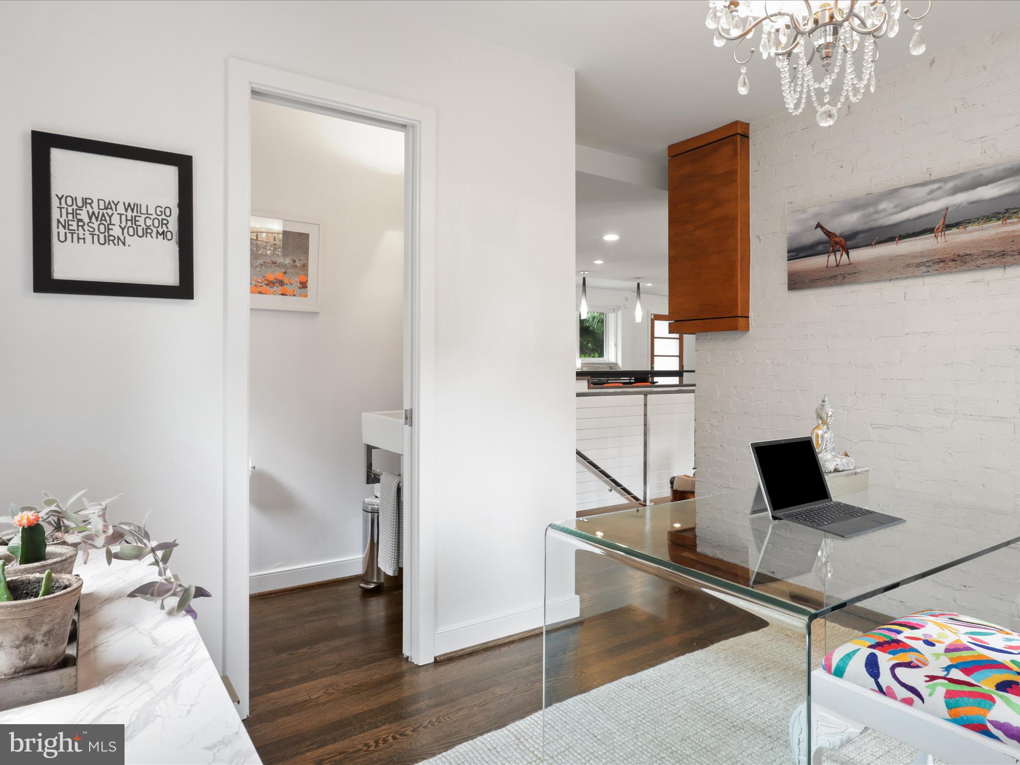 3033 N OAKLAND STREET