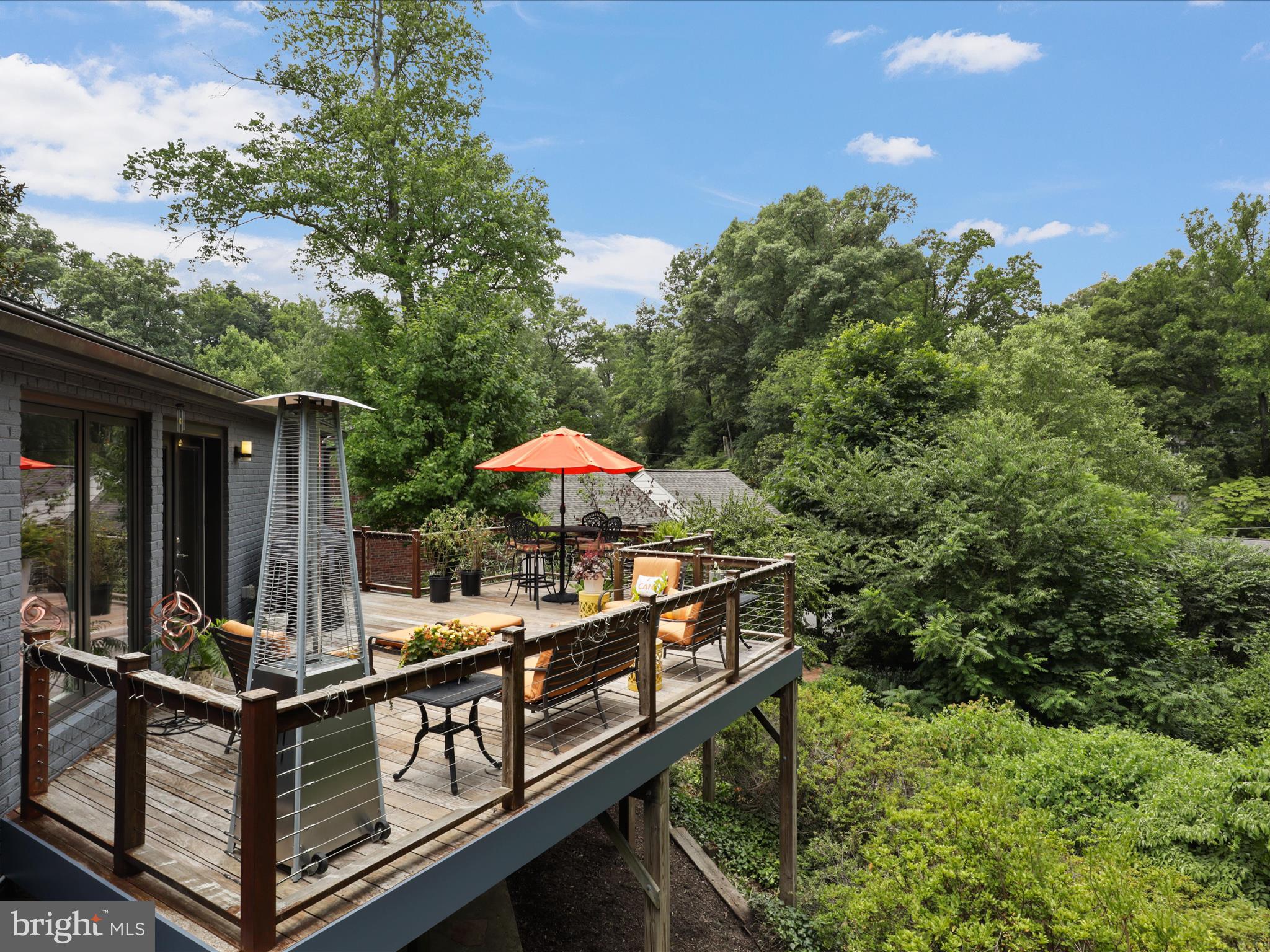 3033 N OAKLAND STREET