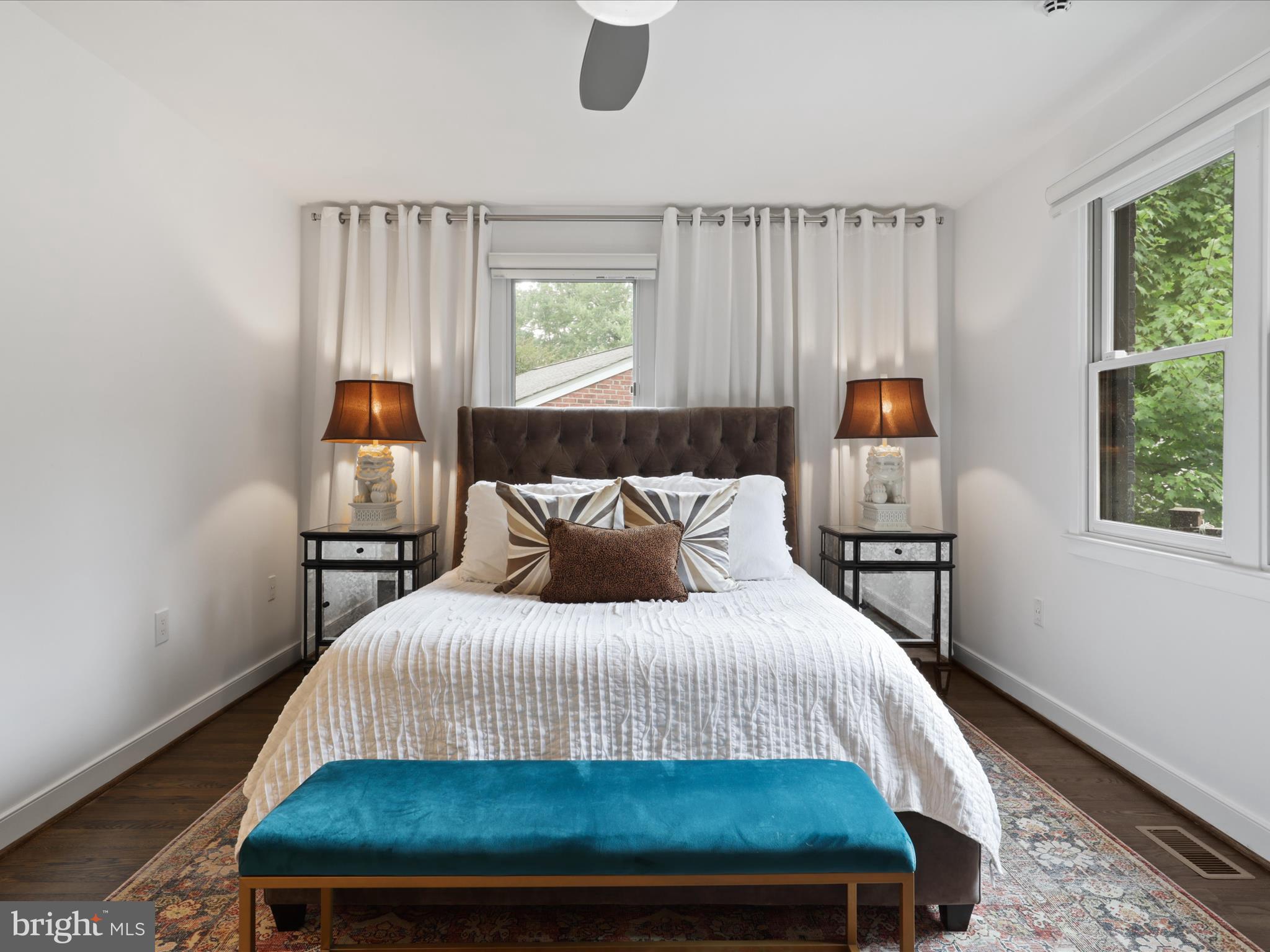 3033 N OAKLAND STREET