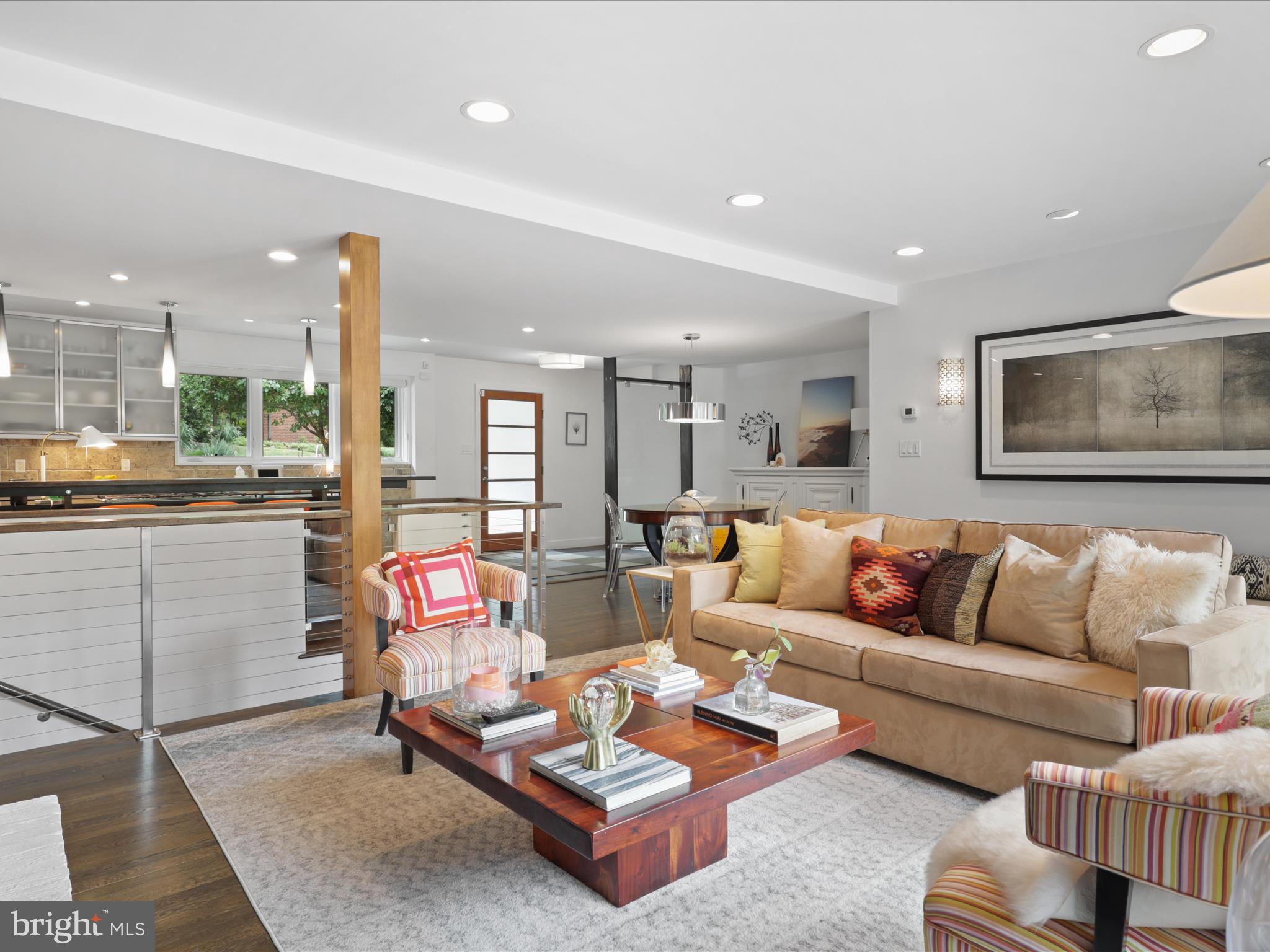 3033 N OAKLAND STREET