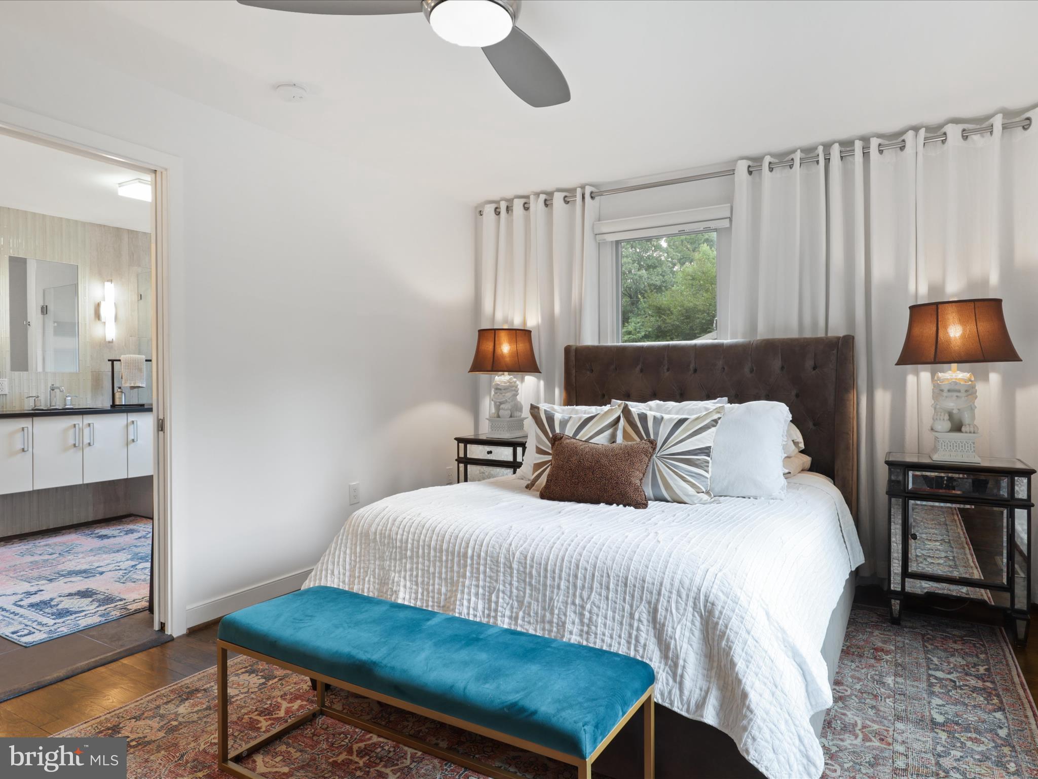 3033 N OAKLAND STREET