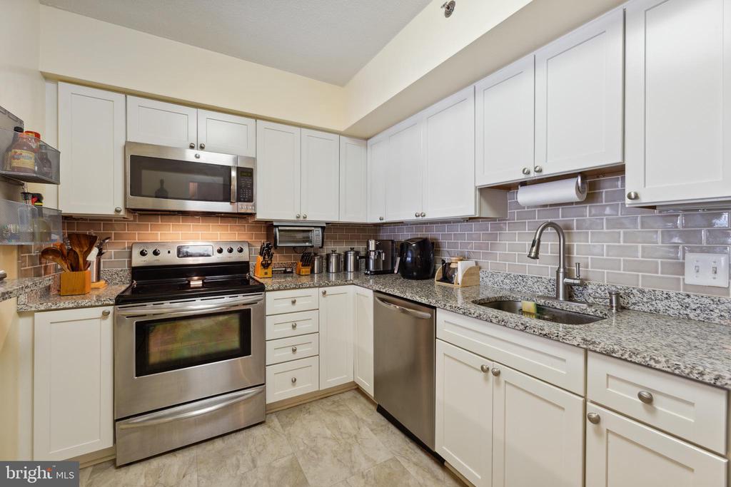1200 Crystal Dr #1114