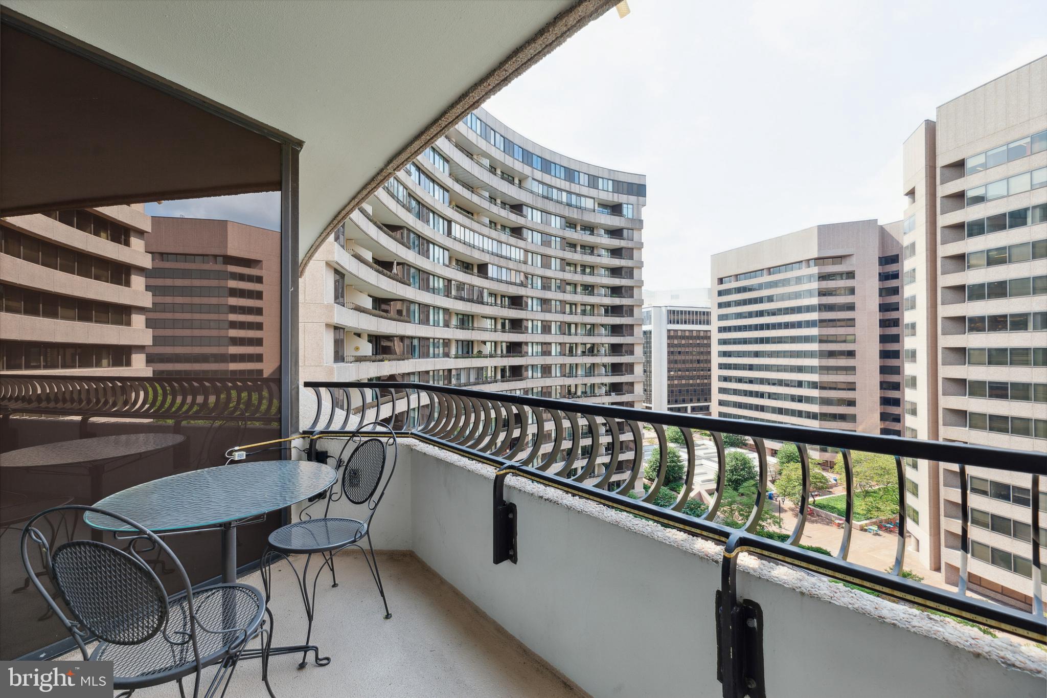 1200 Crystal Dr #1114