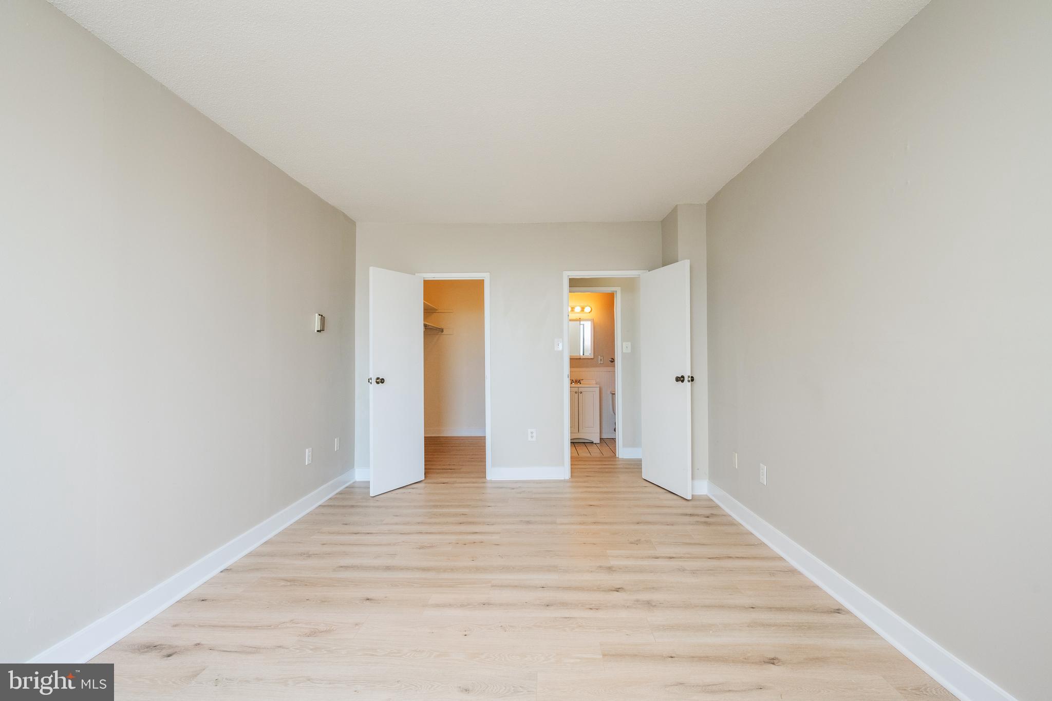4141 N HENDERSON RD #822