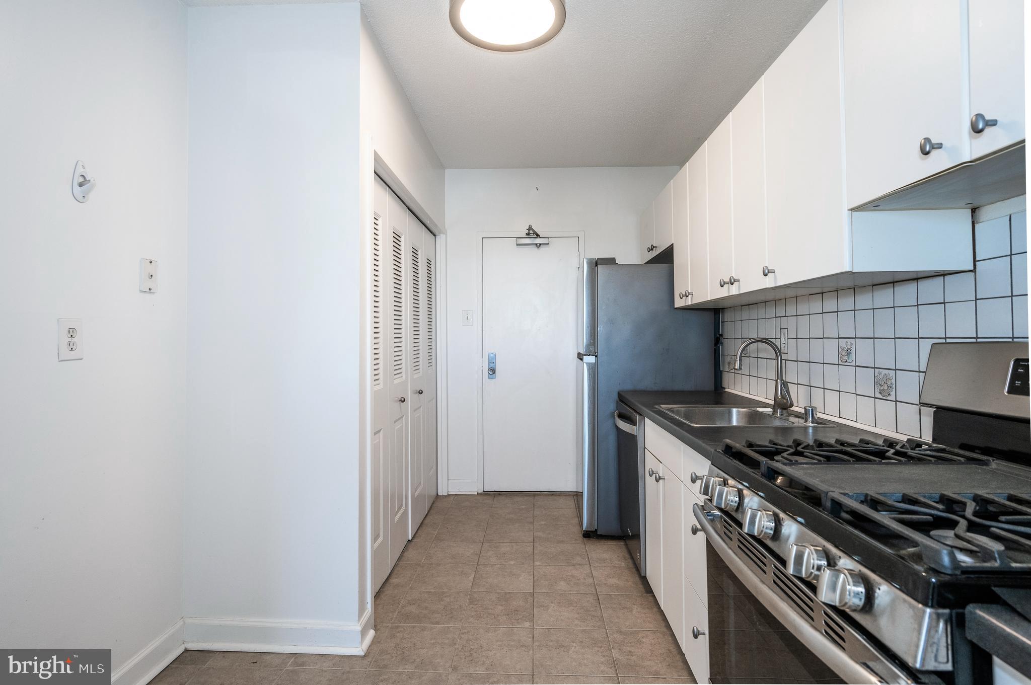 4141 N HENDERSON RD #822