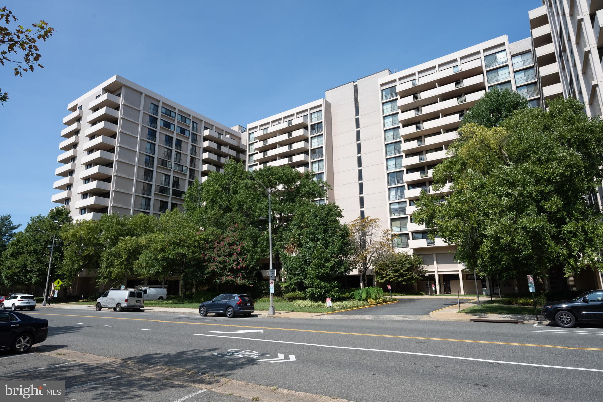 4141 N HENDERSON RD #822