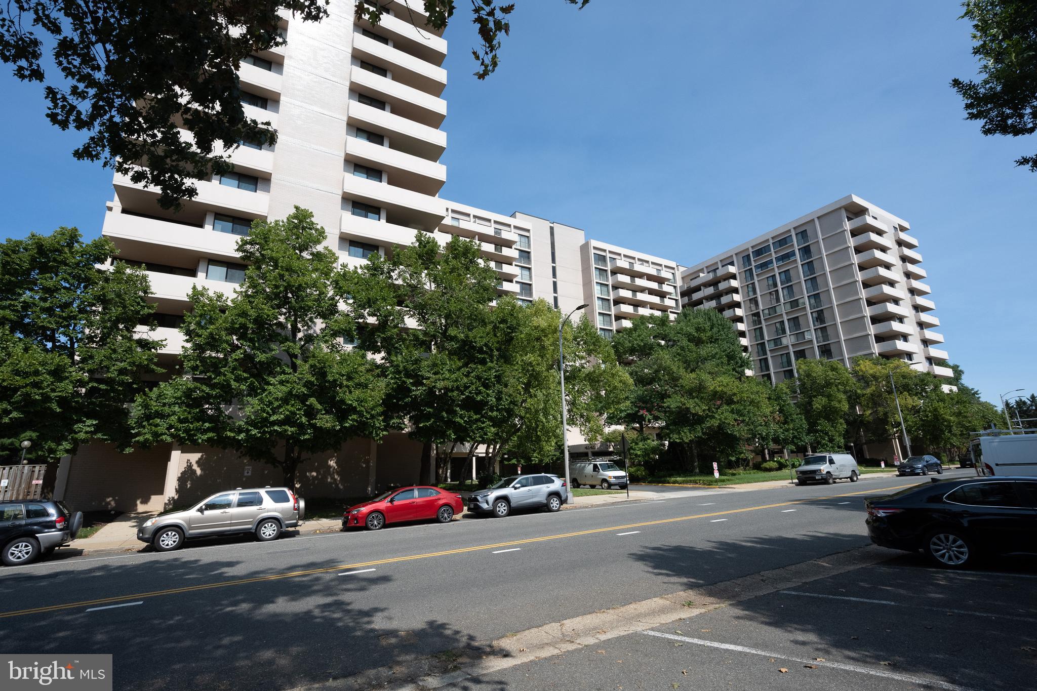 4141 N HENDERSON RD #822