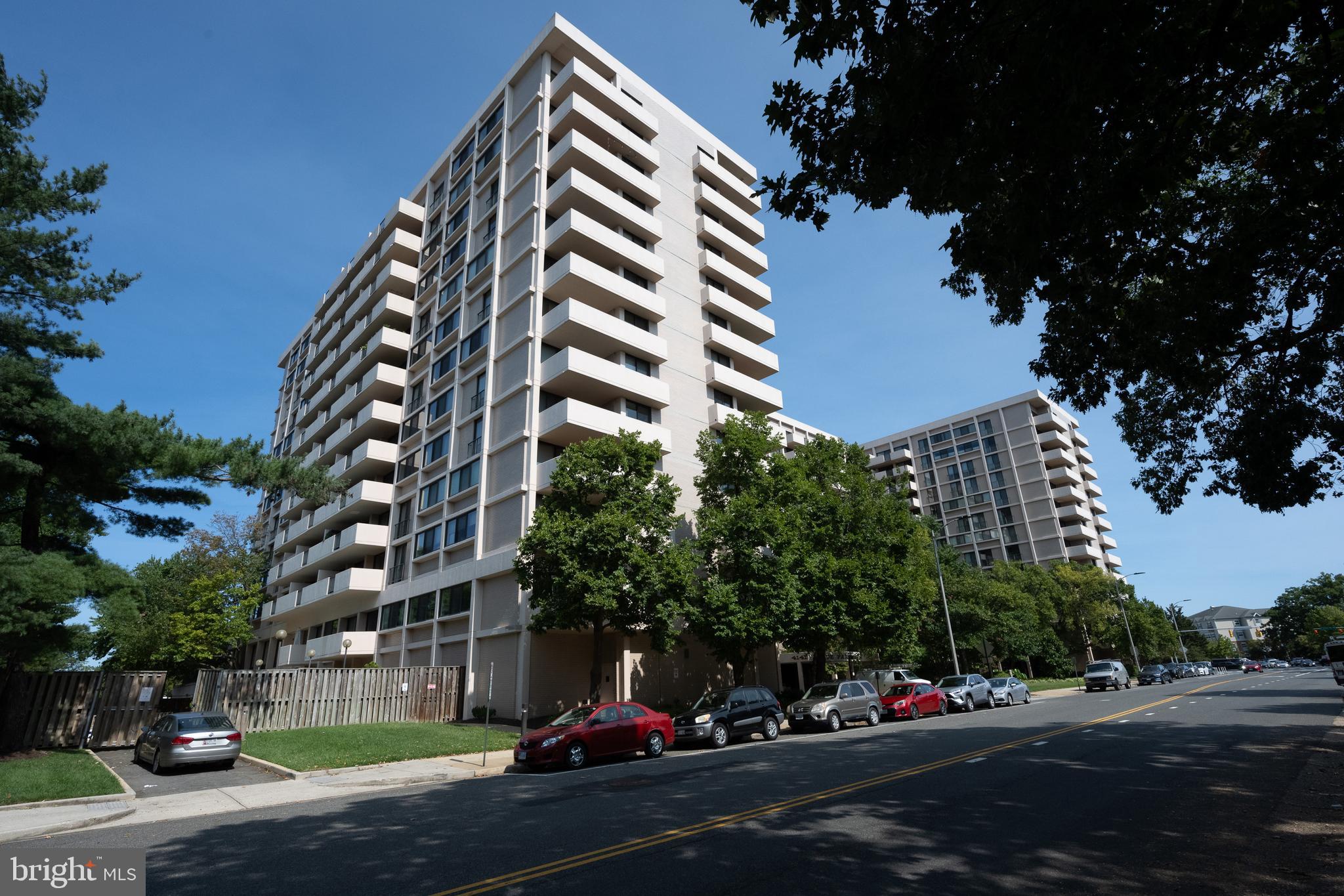 4141 N HENDERSON RD #822