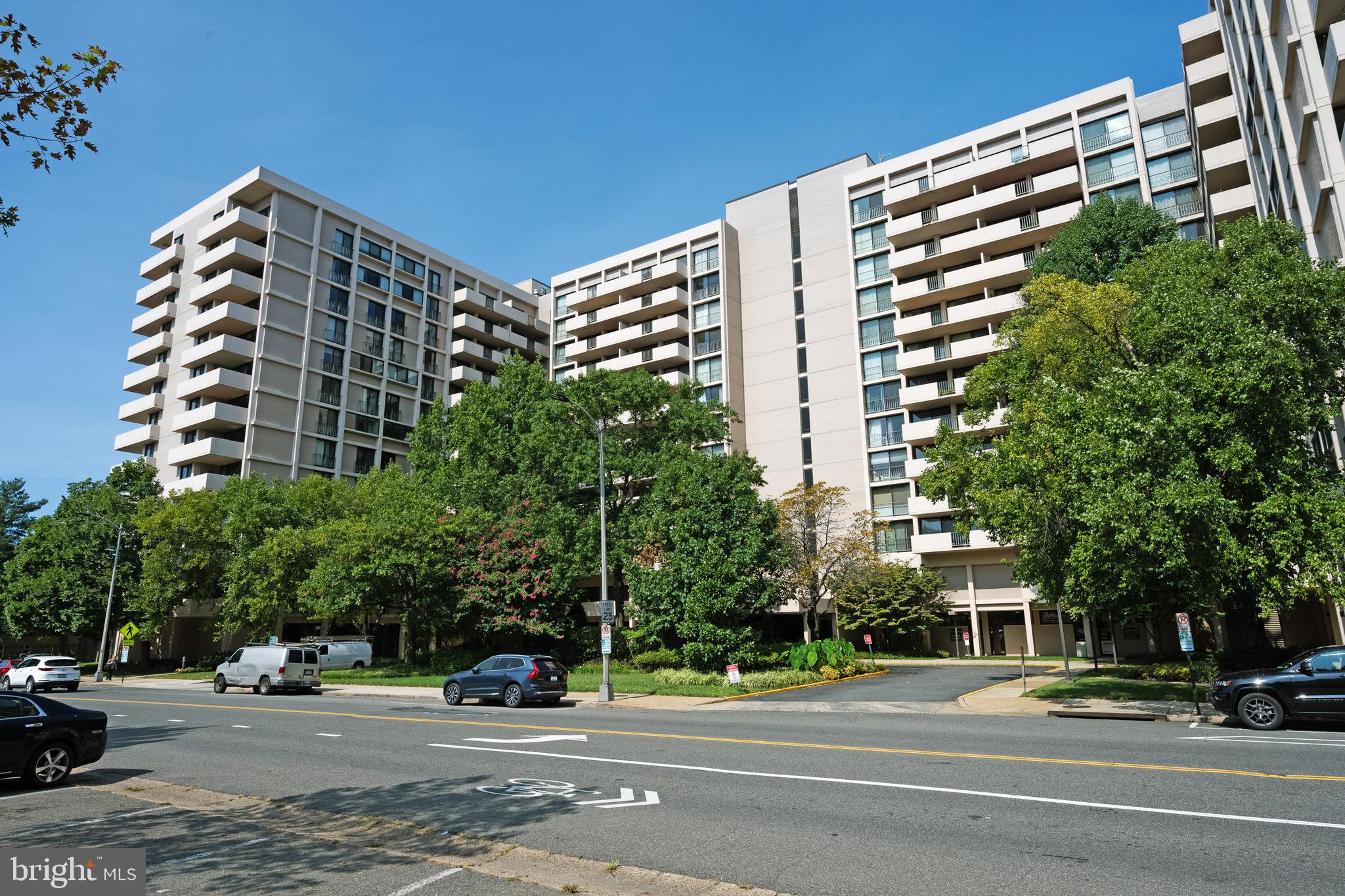 4141 N HENDERSON RD #822