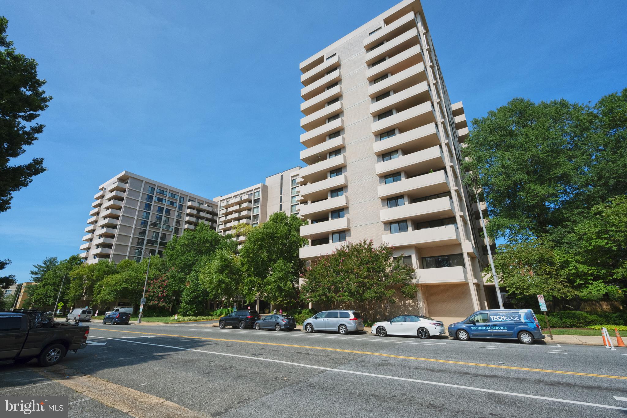 4141 N HENDERSON RD #822