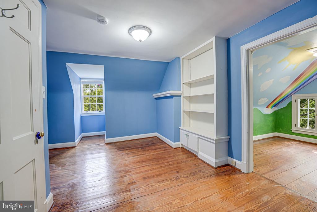 3916 Military Rd