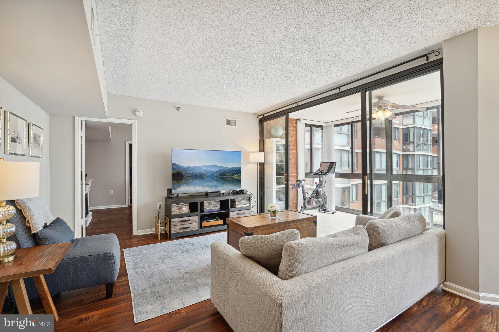 1001 N Randolph St #301