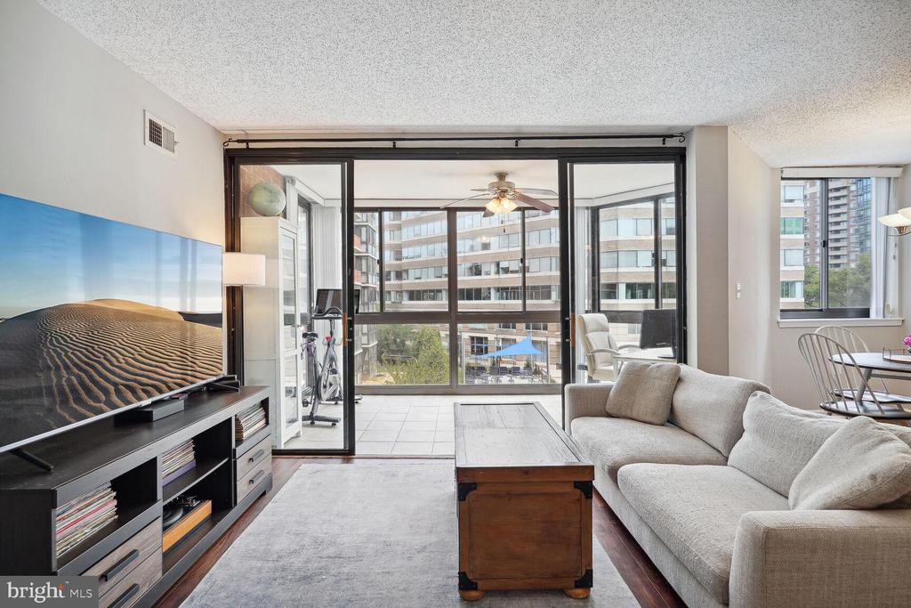 1001 N Randolph St #301