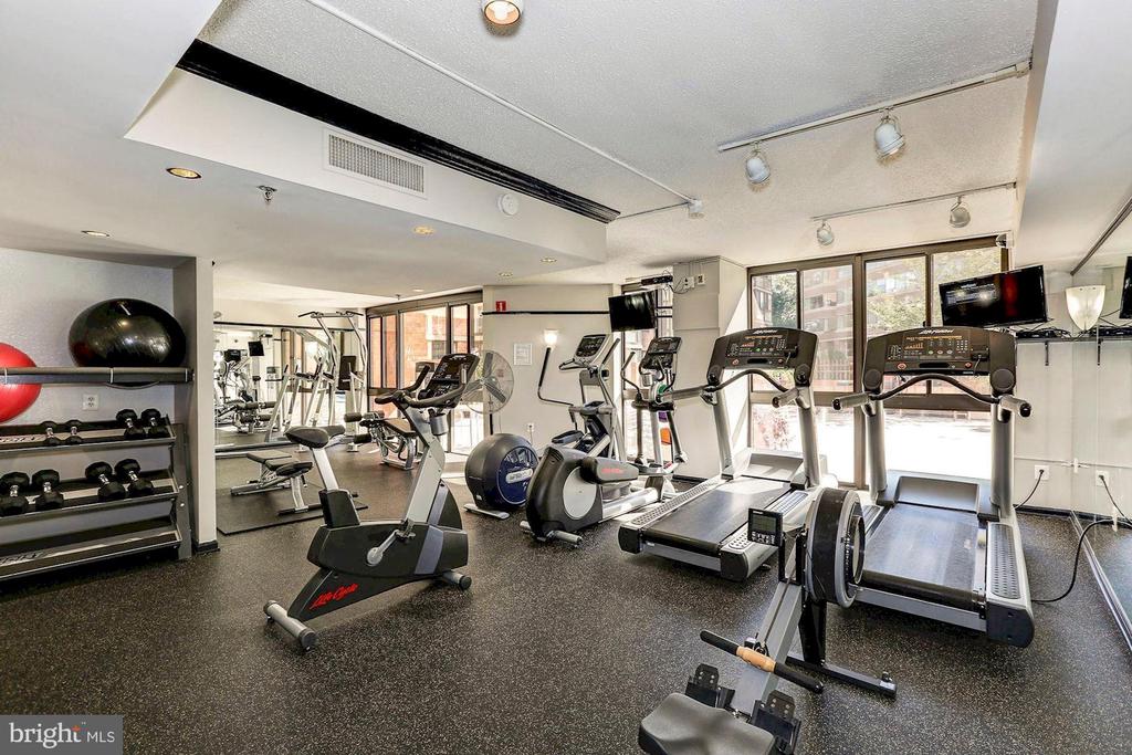 1001 N Randolph St #301