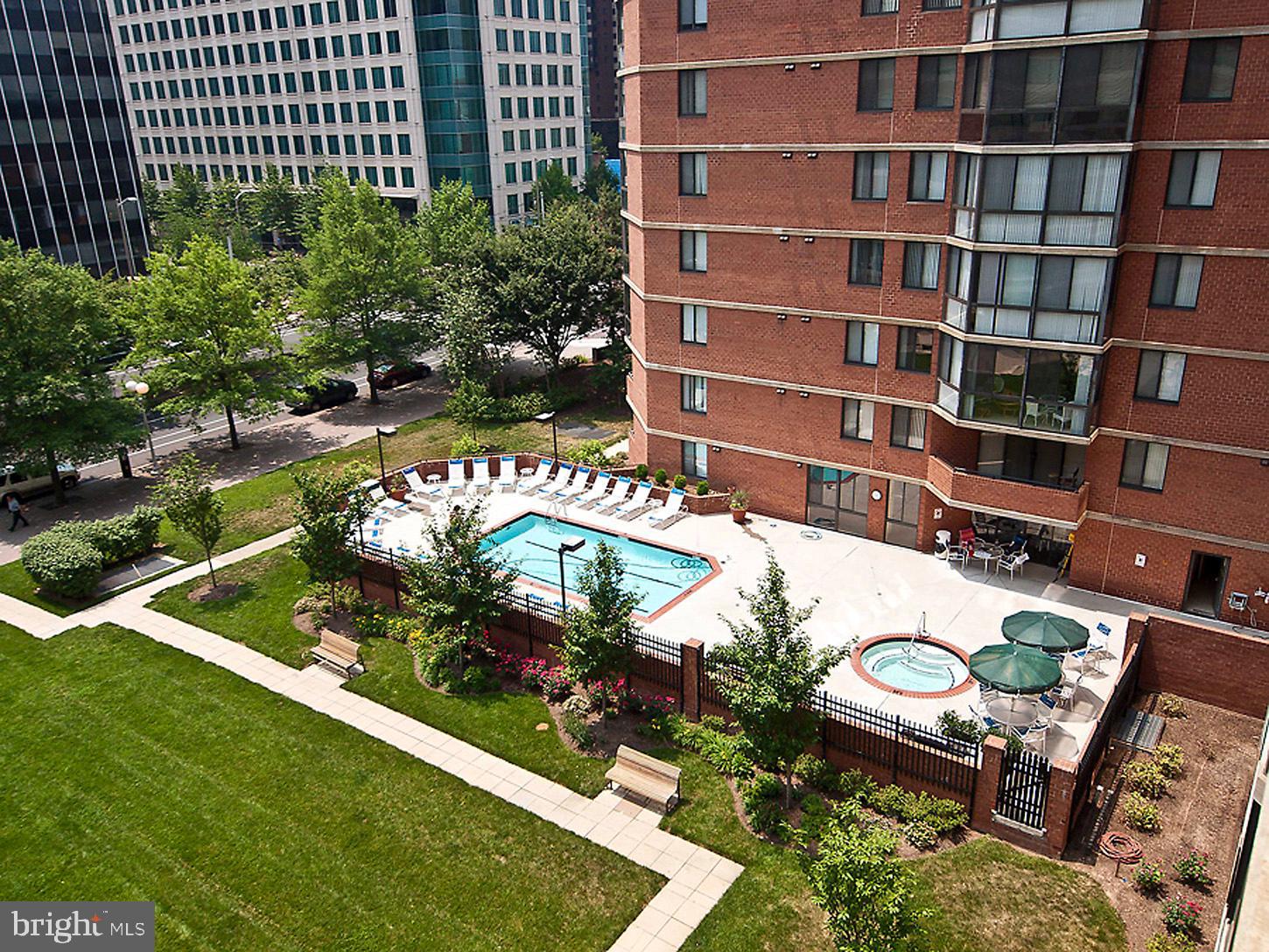 1001 N Randolph St #301