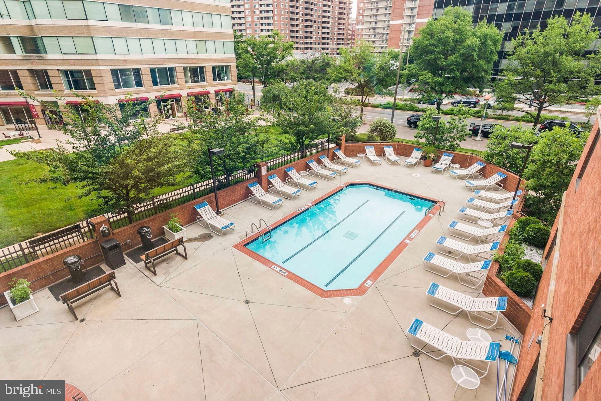 1001 N Randolph St #301