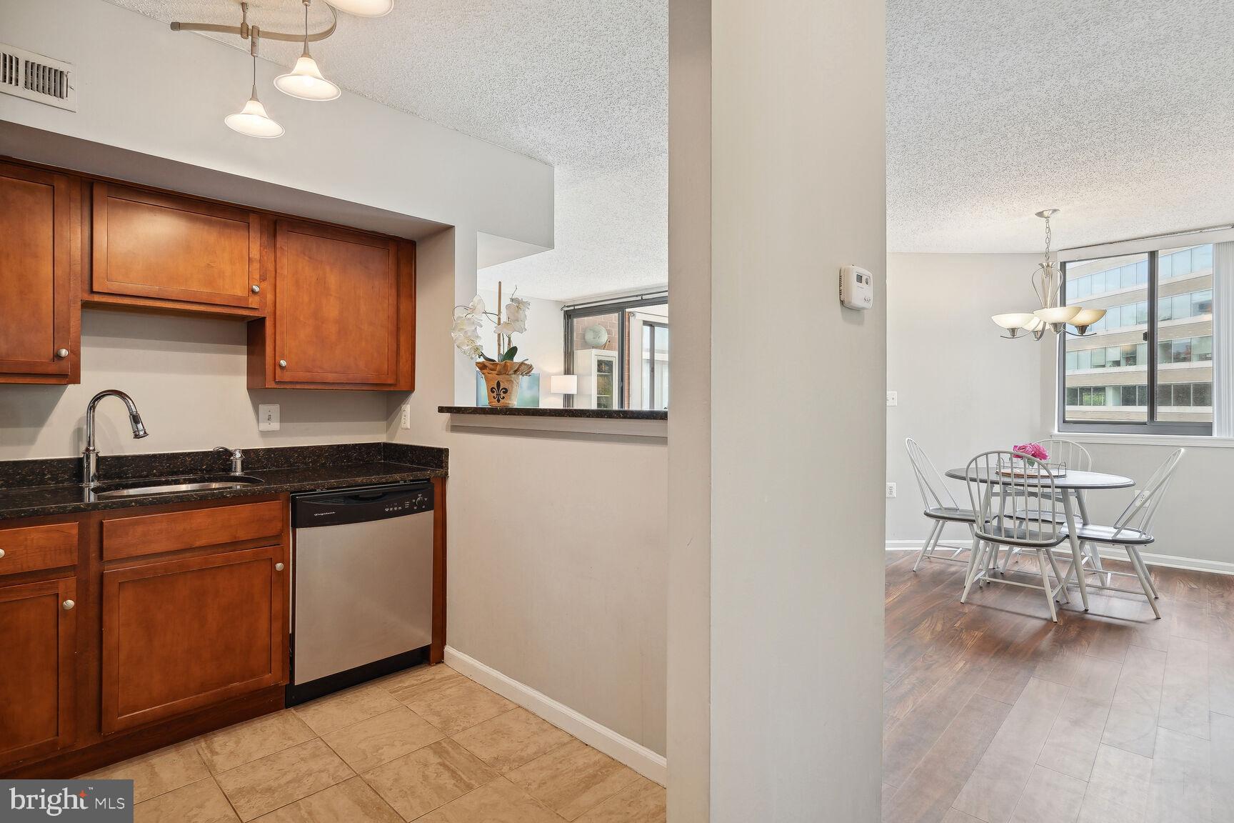 1001 N Randolph St #301