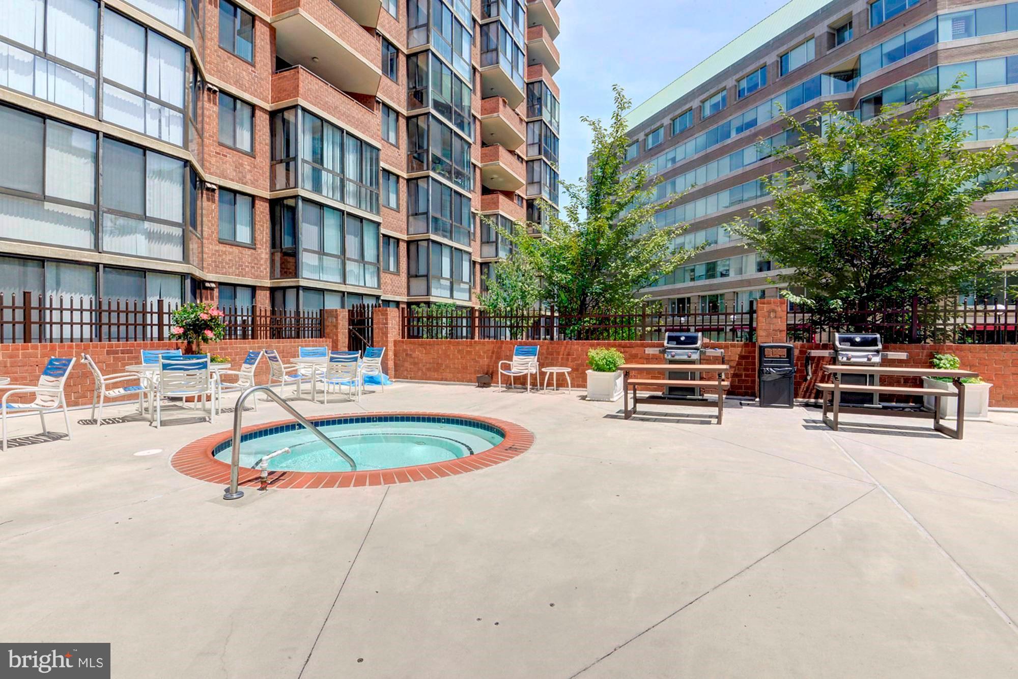1001 N Randolph St #301