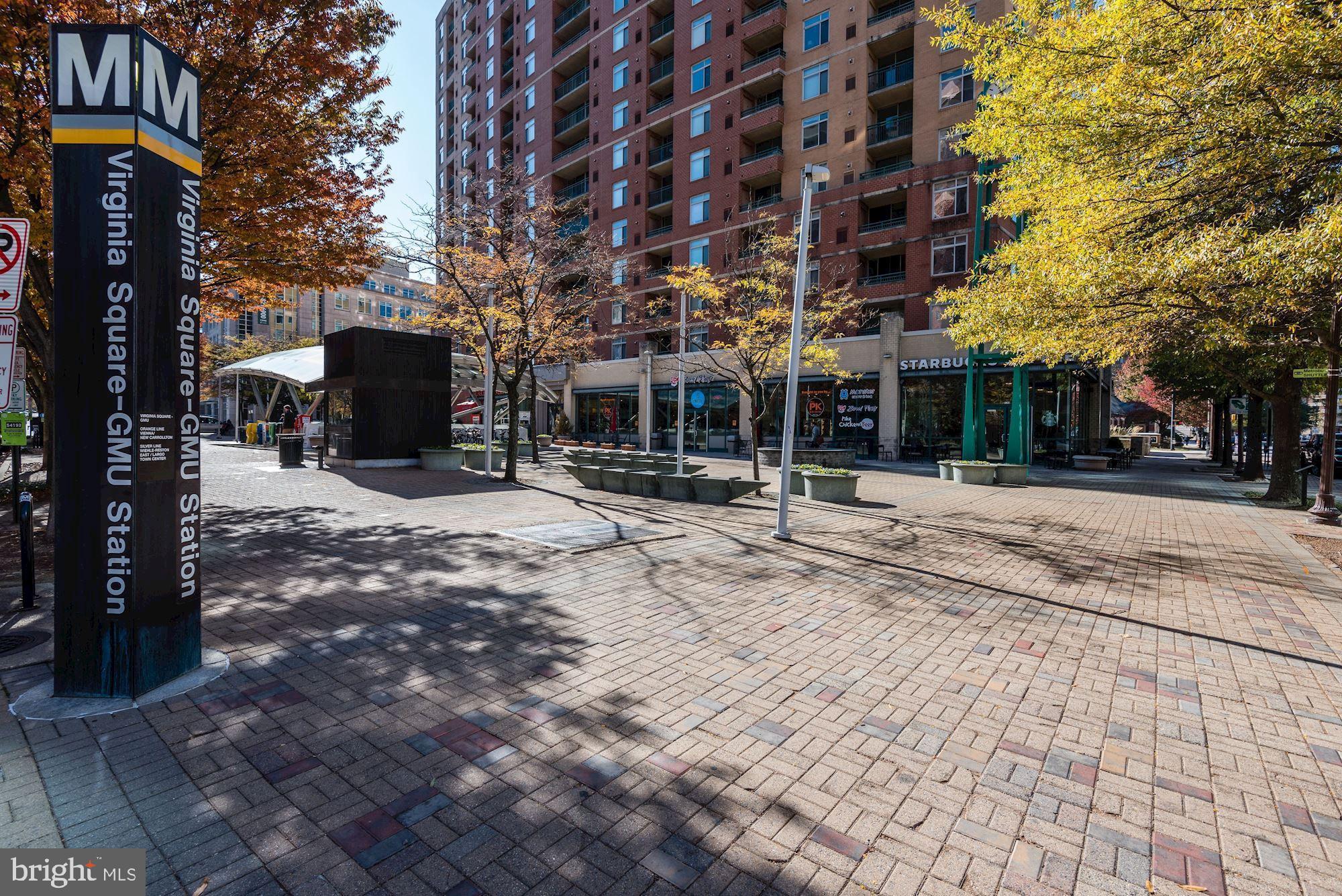1001 N Randolph St #301