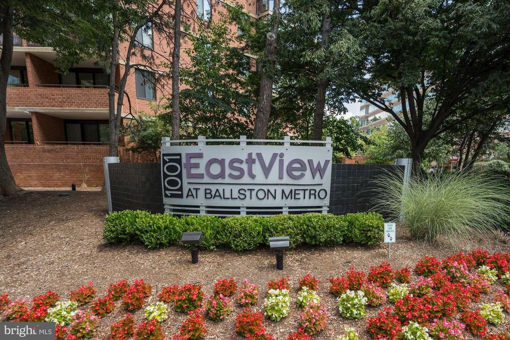 1001 N Randolph St #301