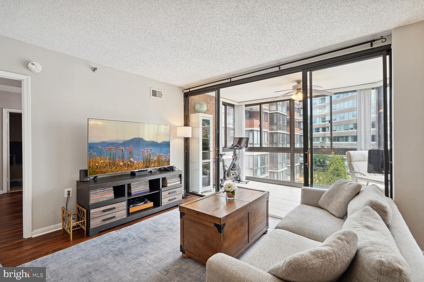 1001 N Randolph St #301