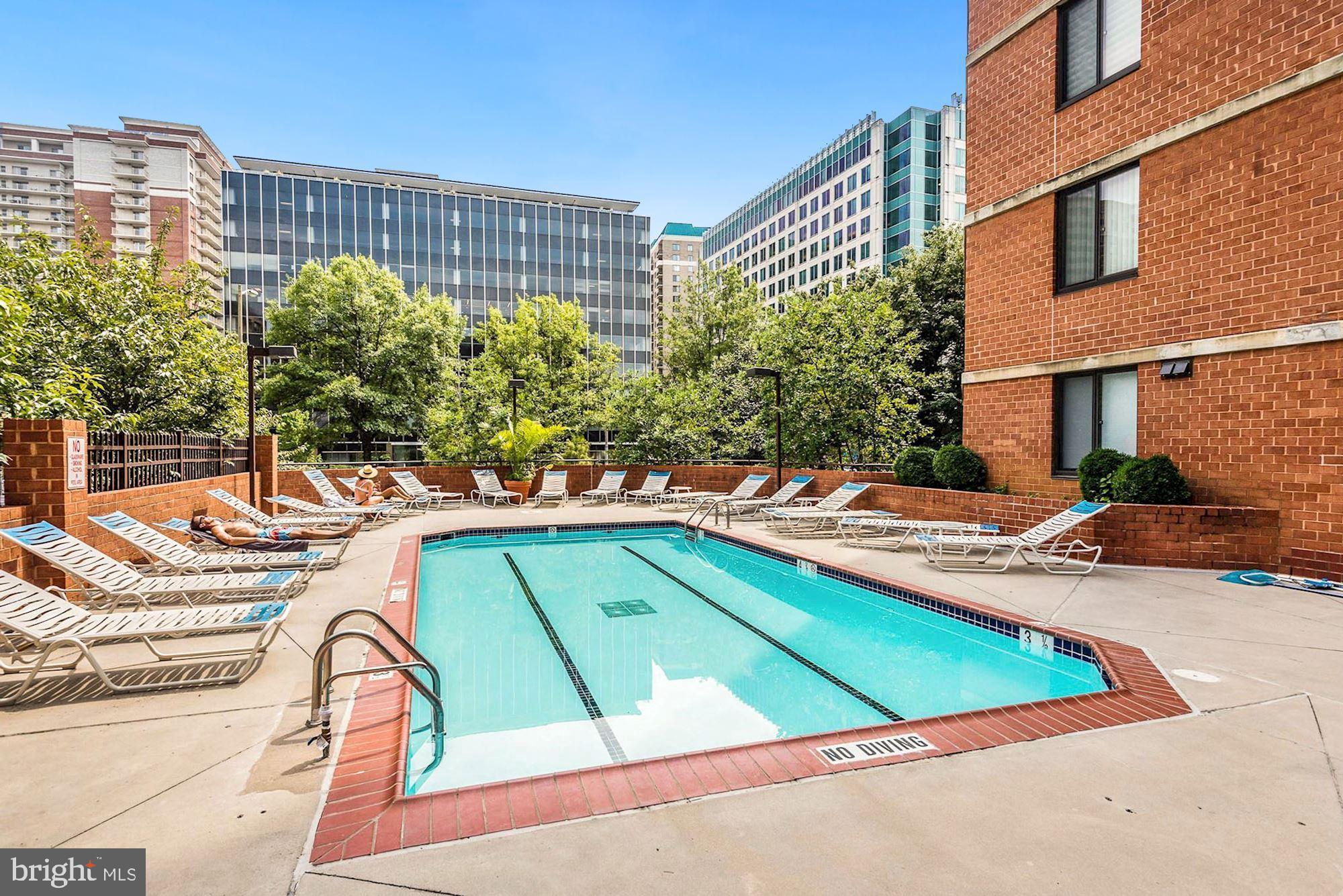 1001 N Randolph St #301