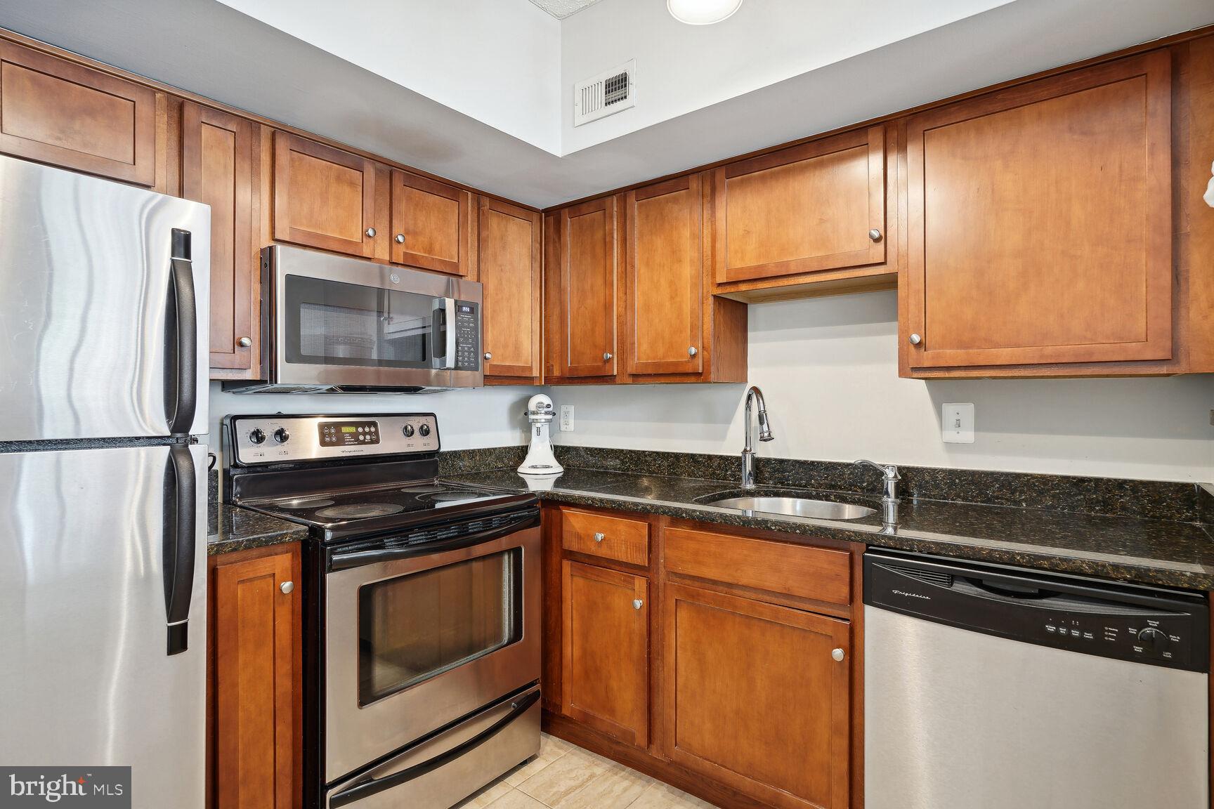 1001 N Randolph St #301