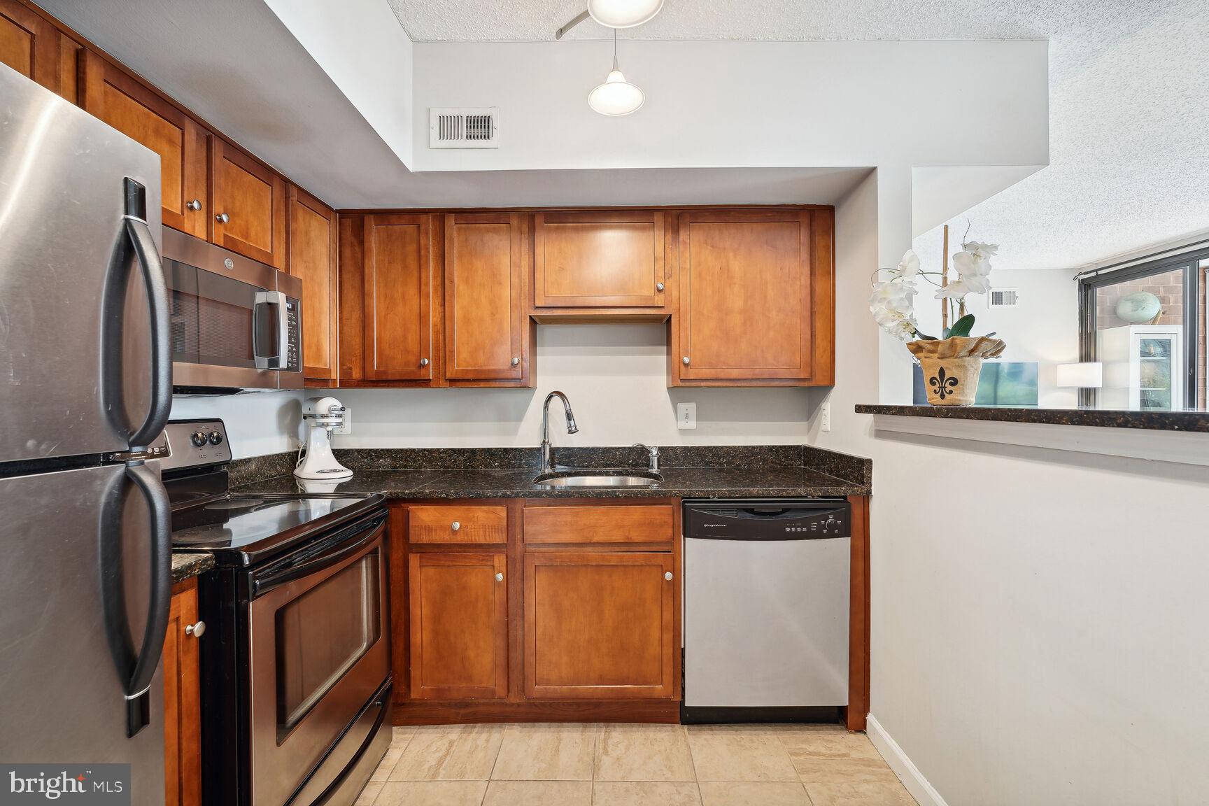 1001 N Randolph St #301